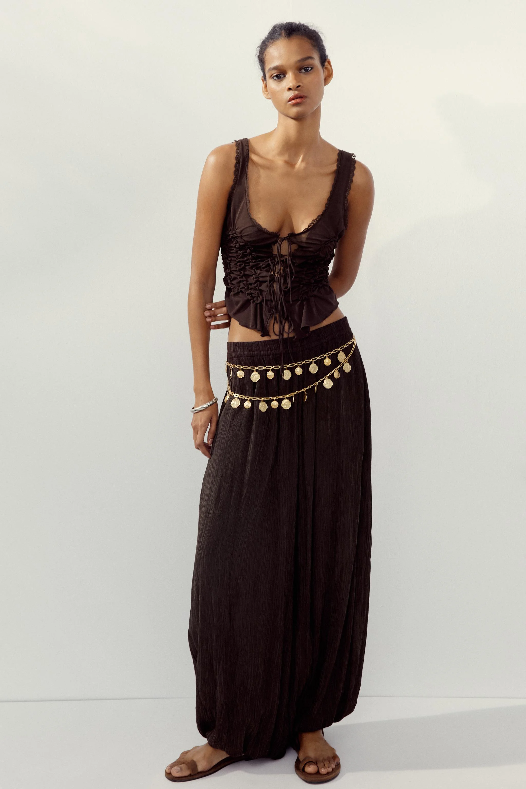 تاپ یقه گرد بند دار