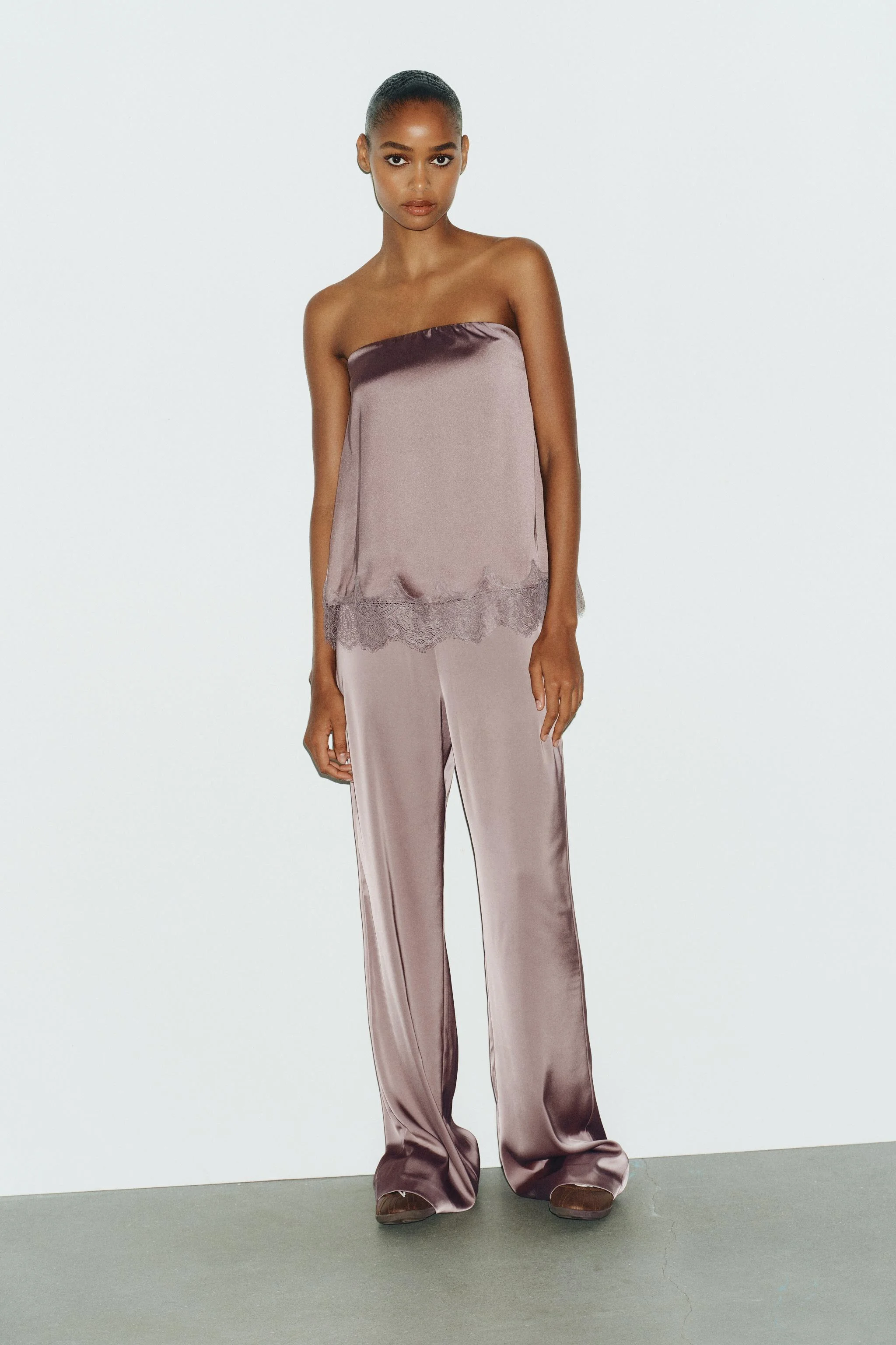 تاپ ساتن با تزیینات گیپور