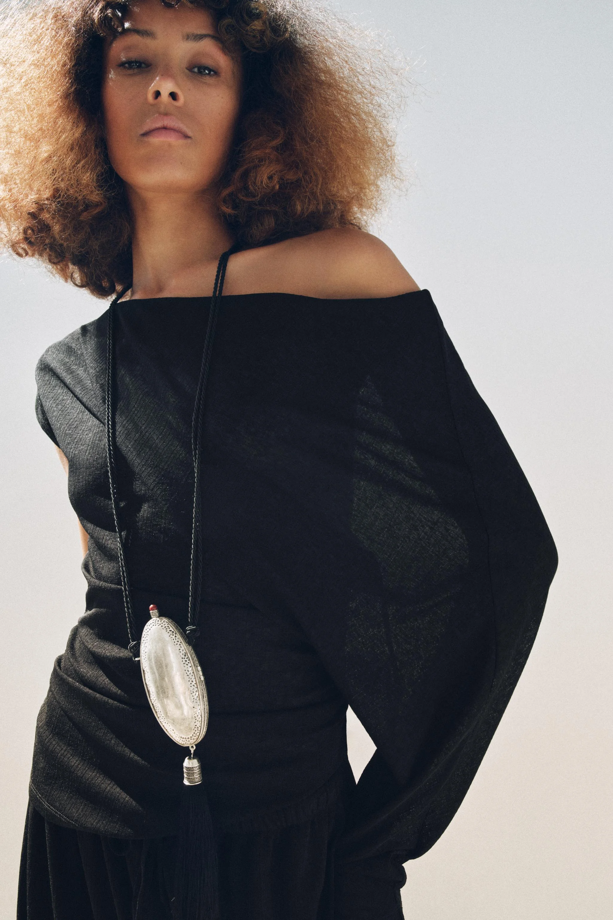 تاپ یقه نامتقارن روان