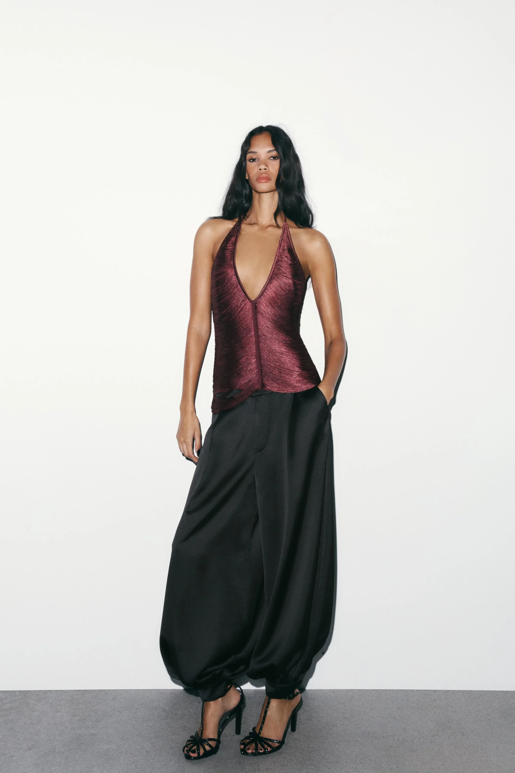 تاپ هالتر با حاشیه ریش‌ریش