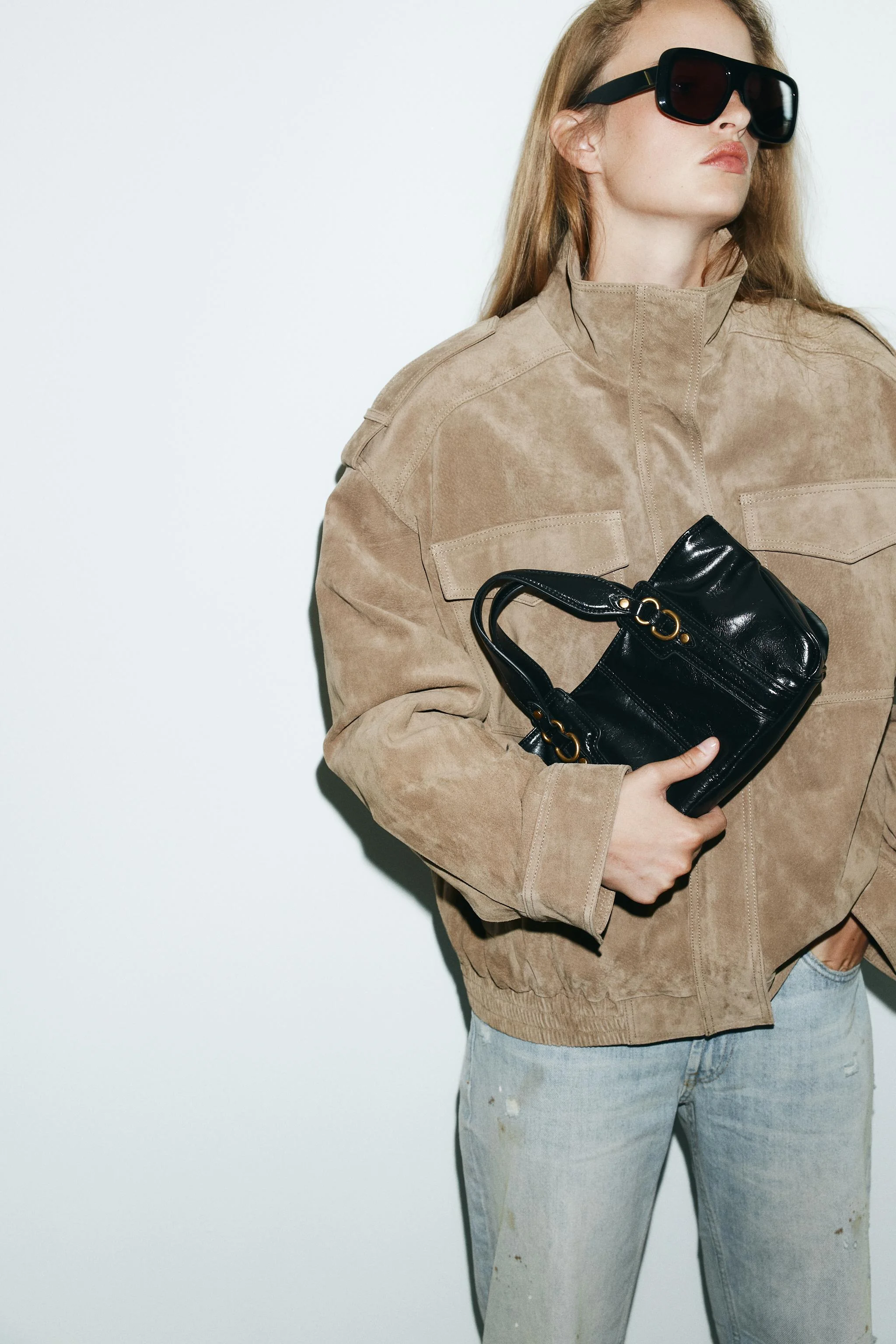 کیف دستی با جزئیات فلزی