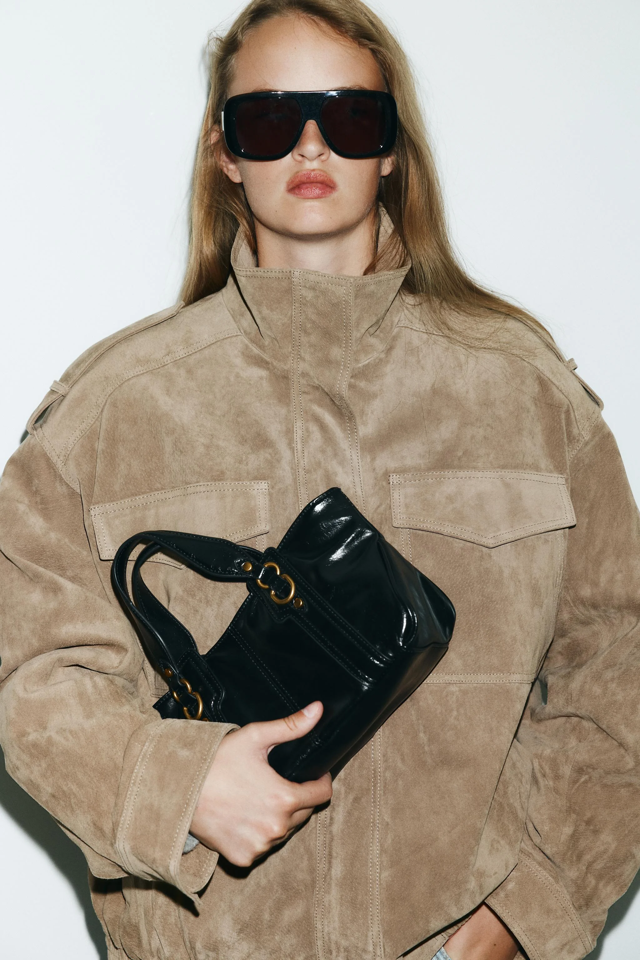 کیف دستی با جزئیات فلزی