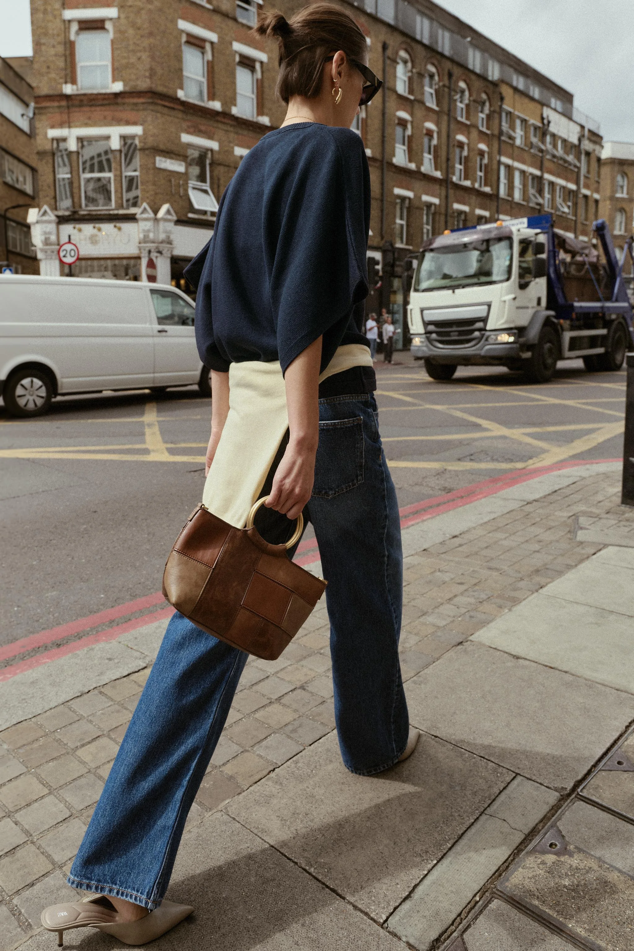 کیف سطلی مینیاتوری تکه دوزی شده با دسته های سخت