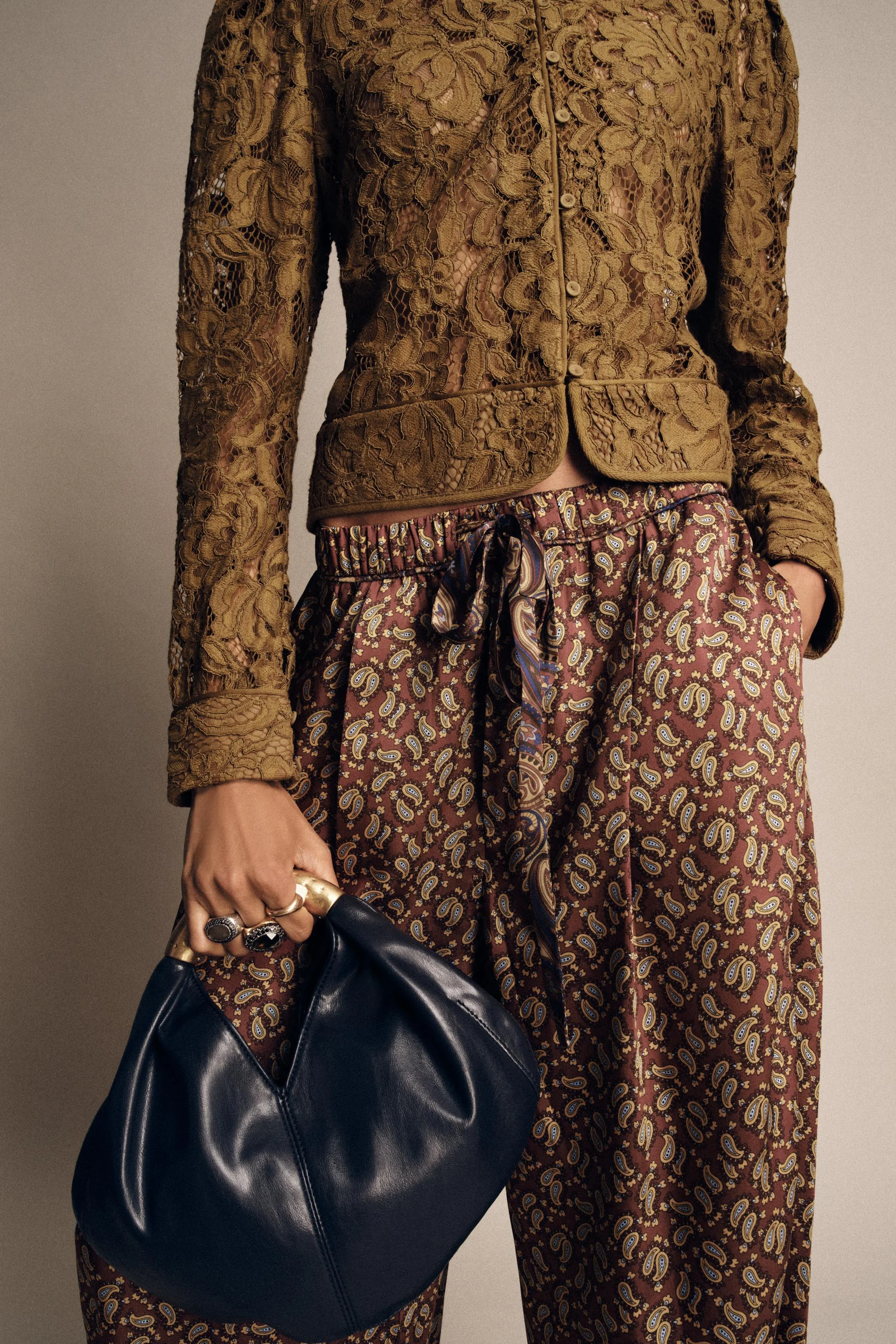 کیف دستی با دسته فلزی