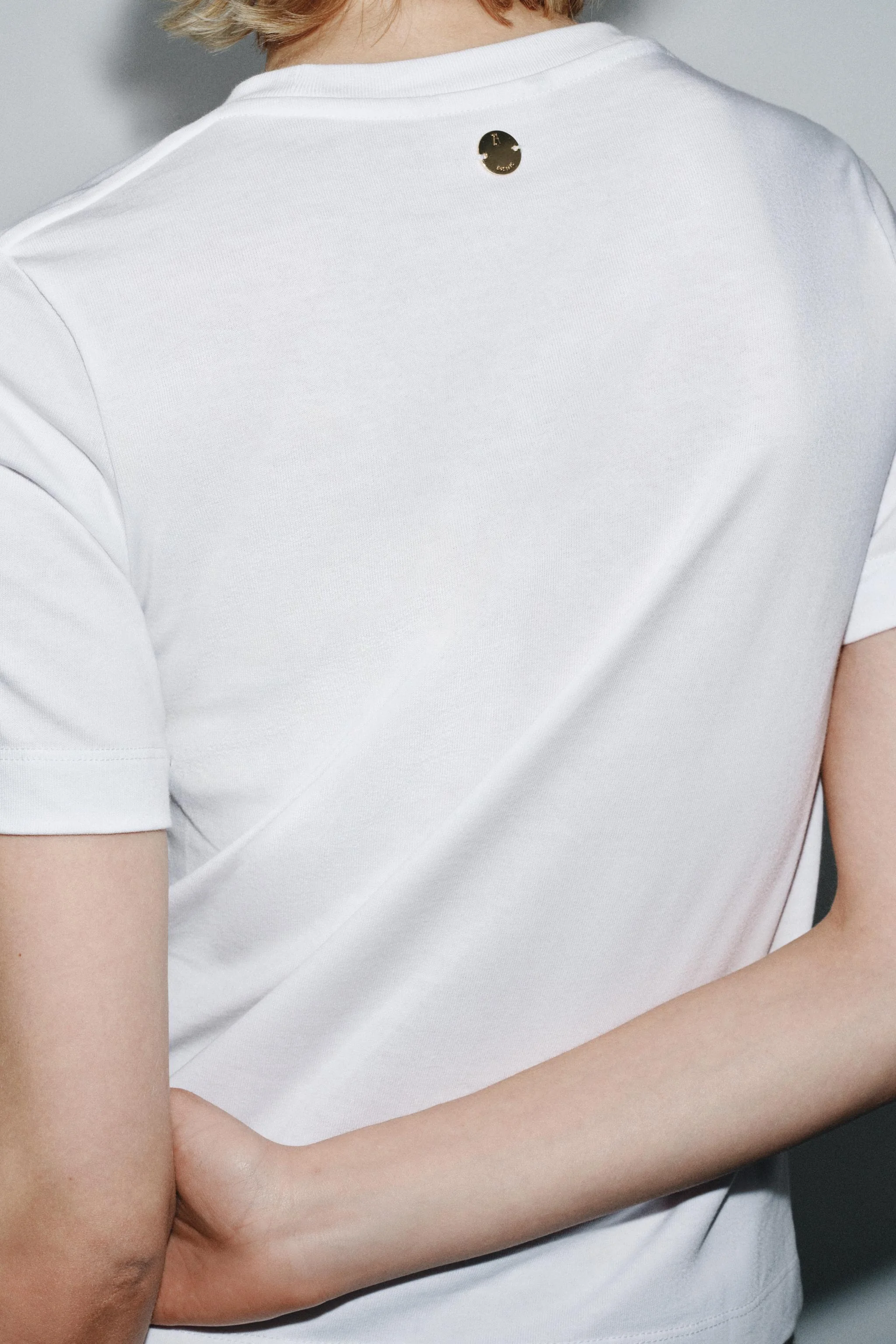 تی شرت آستین کوتاه با طرح لیبل