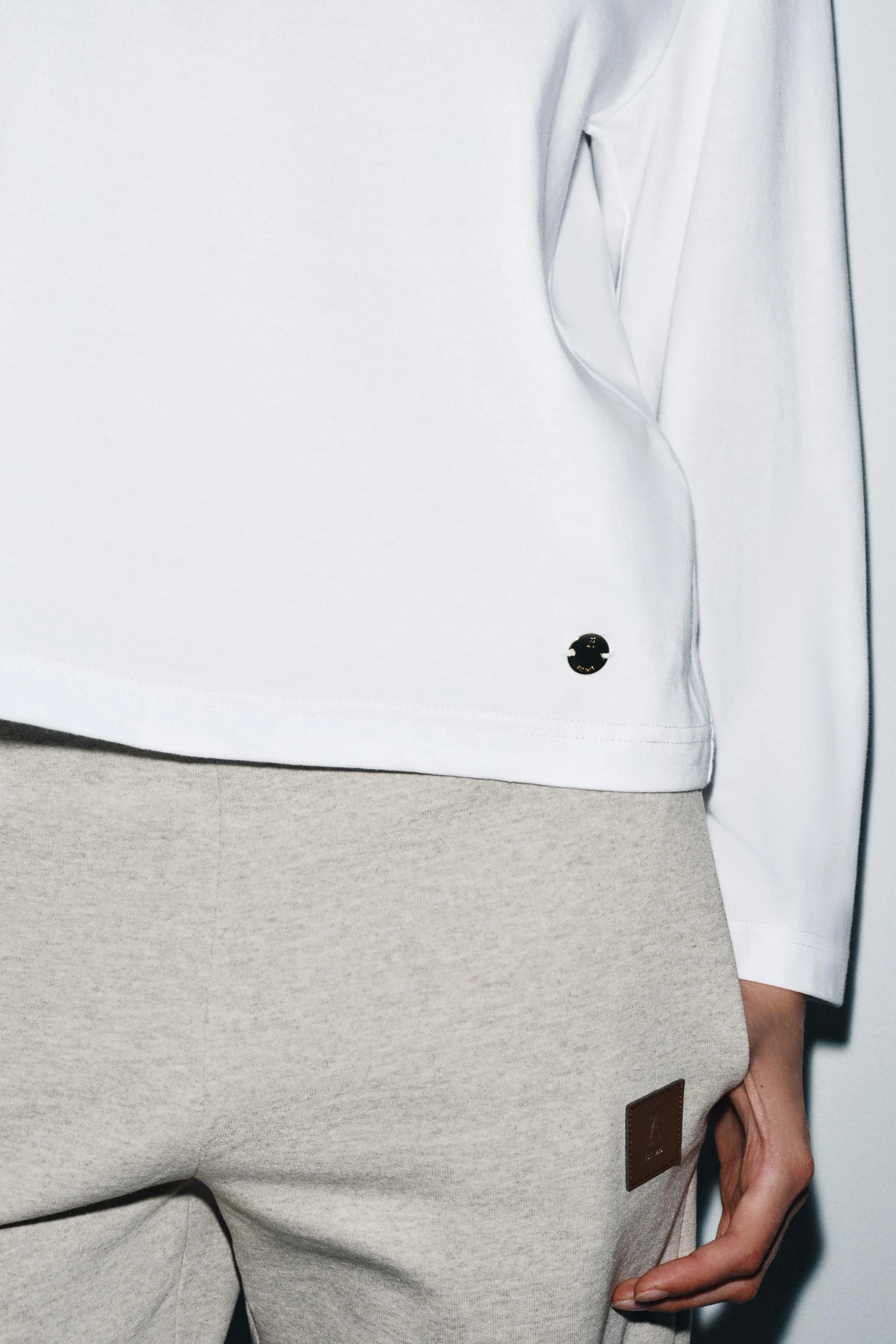 تی شرت آستین بلند با طرح برچسب