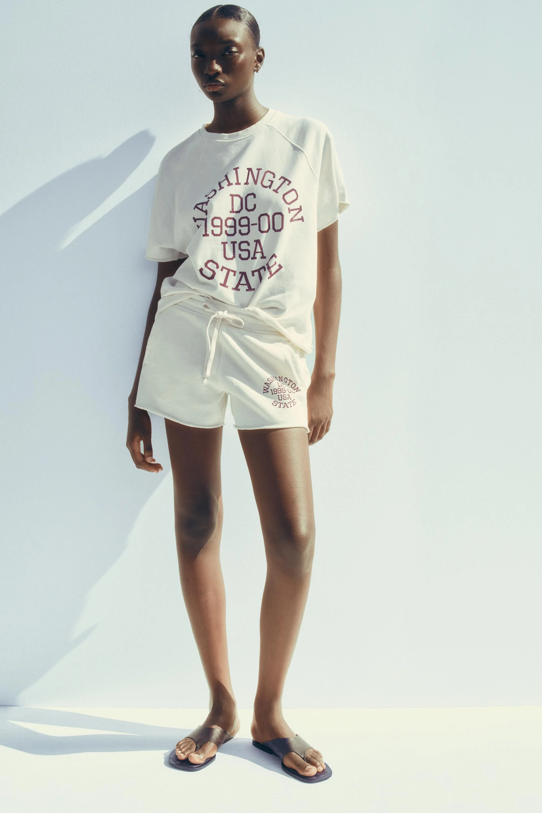 سویشرت پارچه ای با بافت مخملی و طرح شسته شده