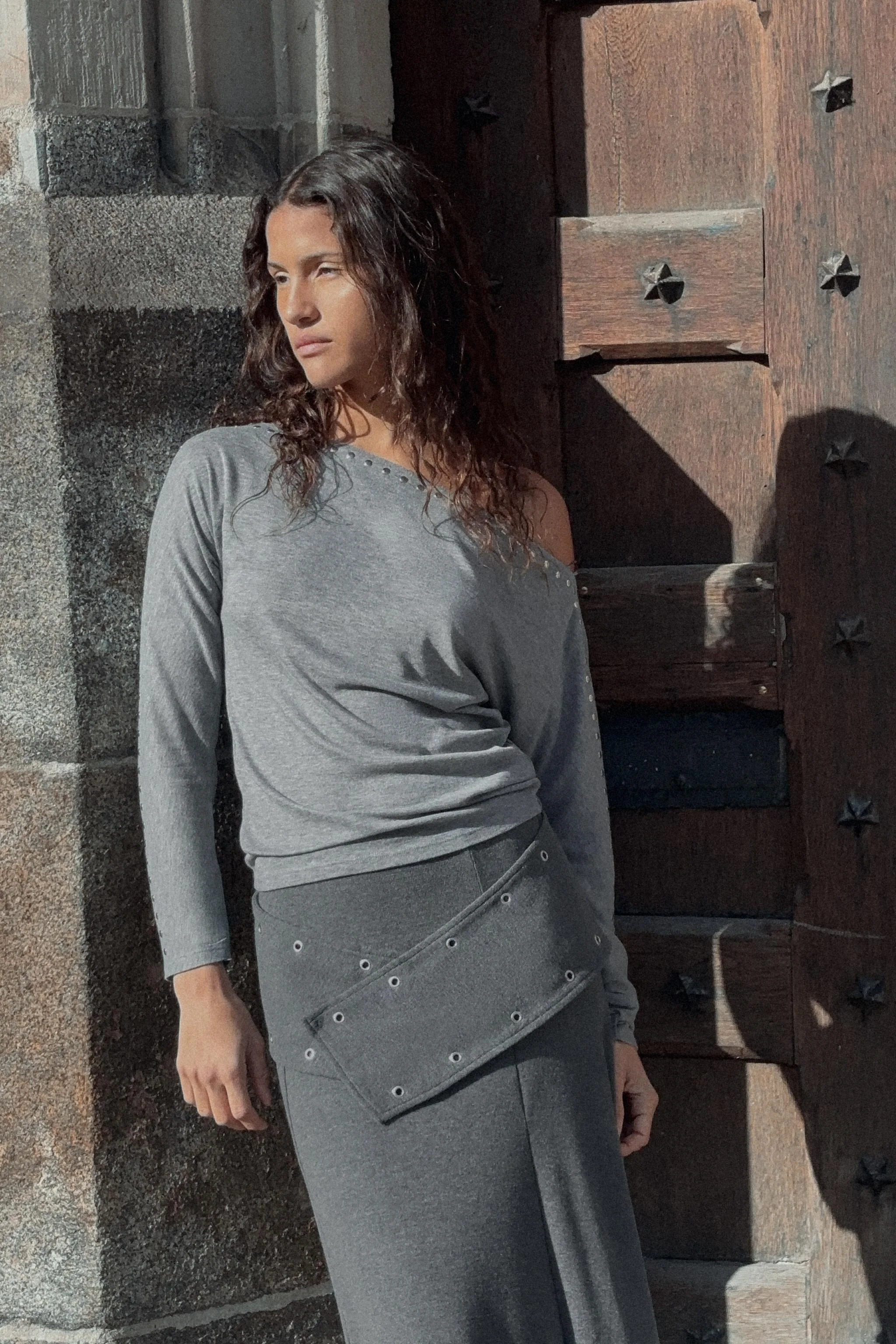 تی شرت آستین خفاشی نگین دار تی شرت آستین خفاشی نگین دار