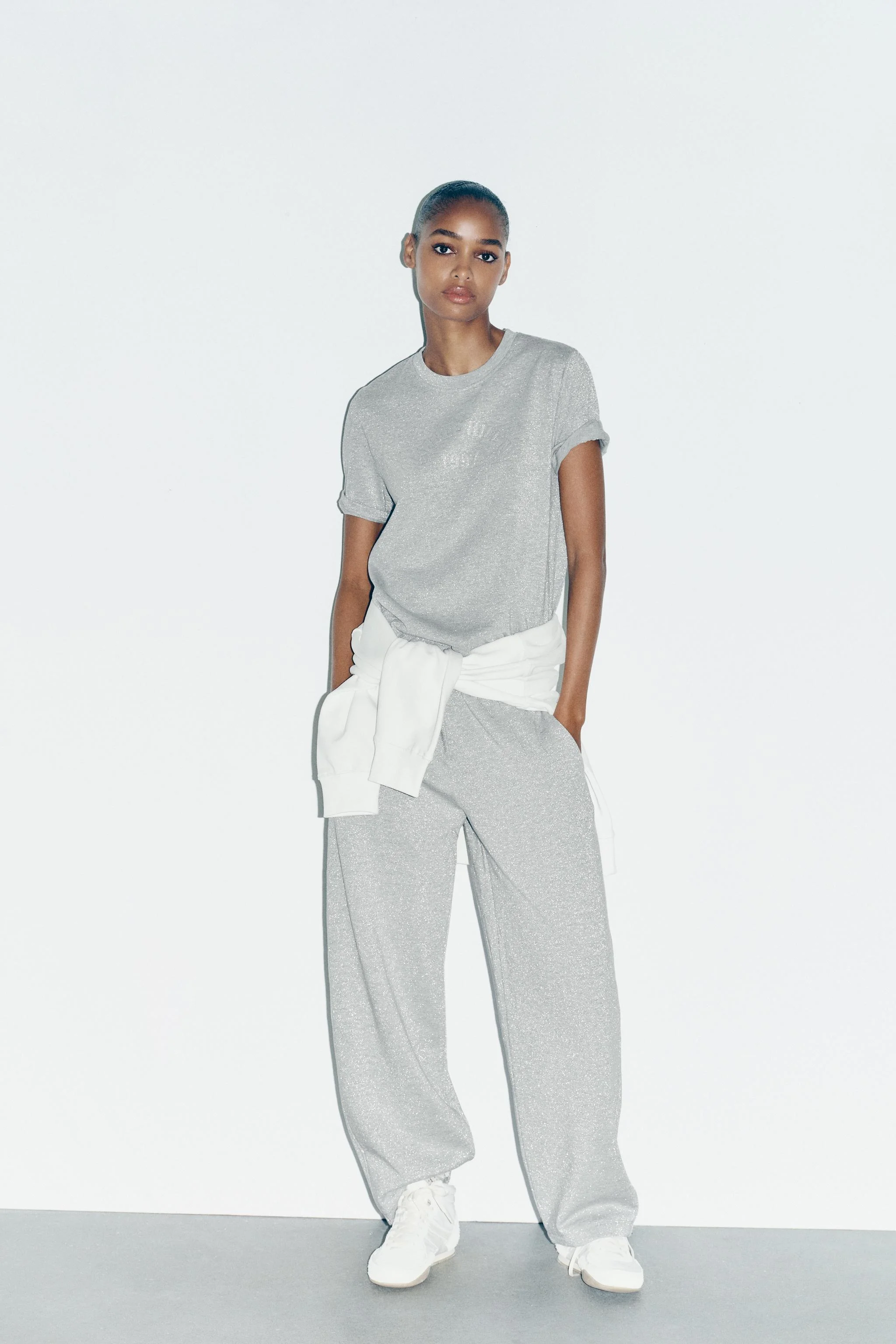 تی شرت با نوشته فلزی