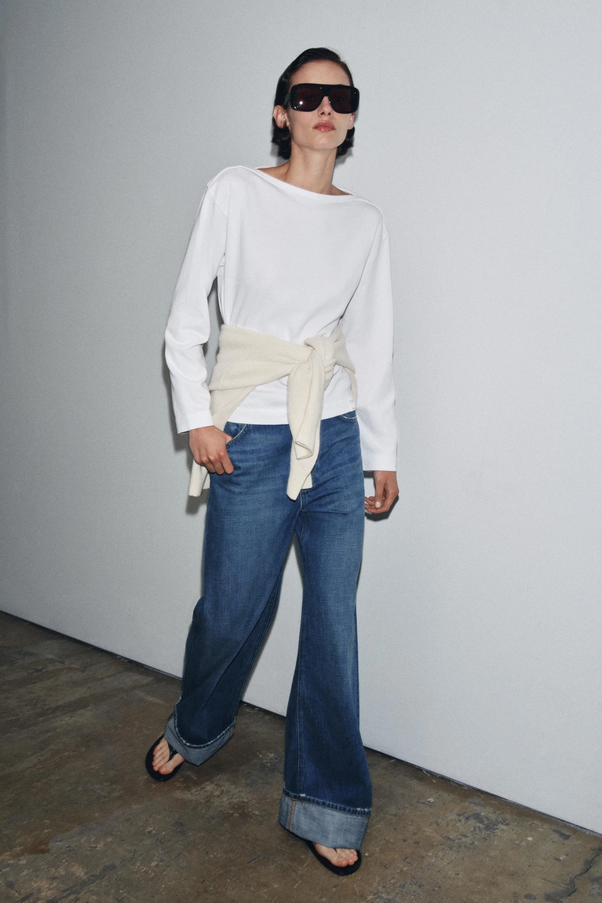 تی شرت یقه قایقی با جزئیات تی شرت یقه قایقی با جزئیات