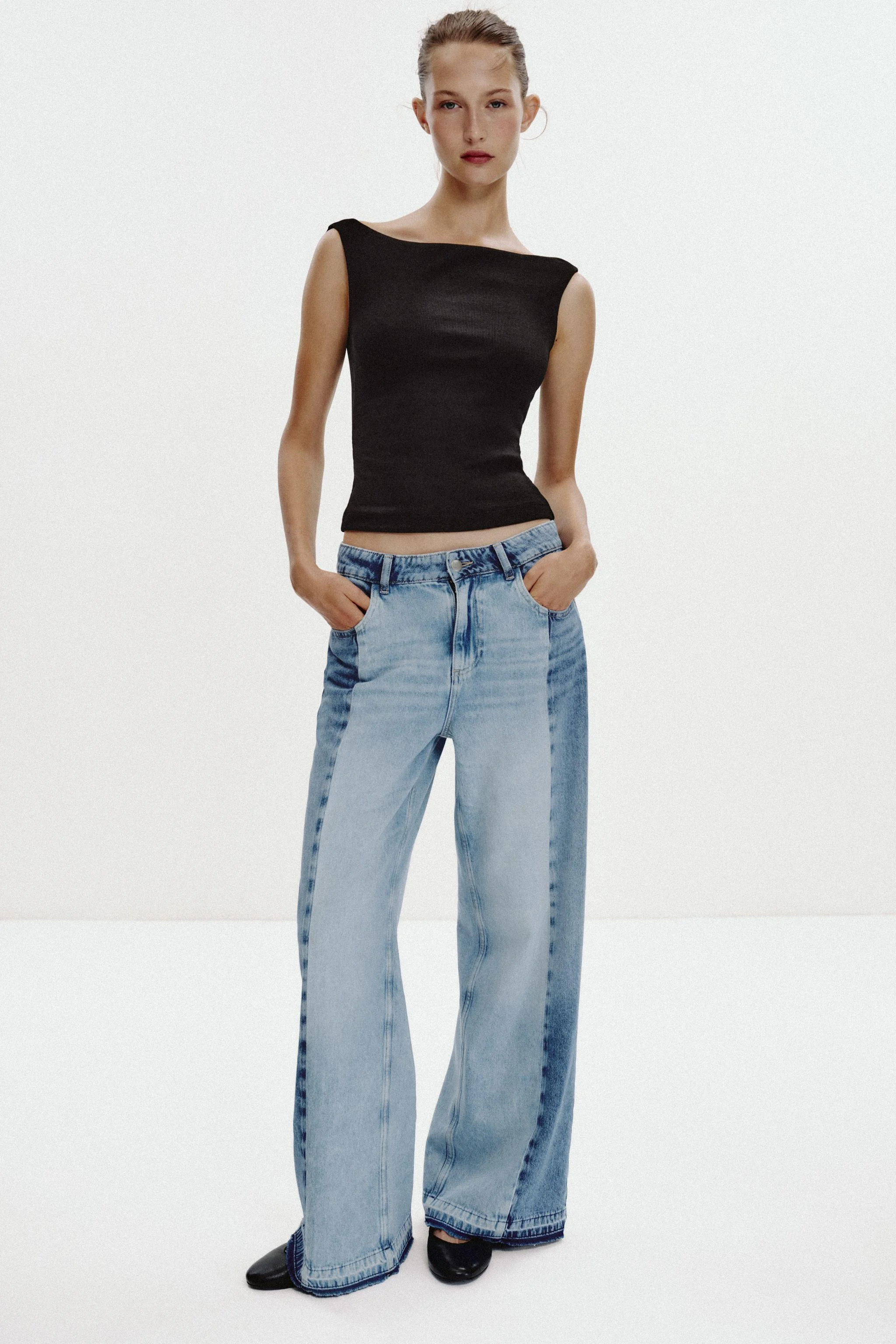 تی شرت یقه باز با طرح سرشانه باز