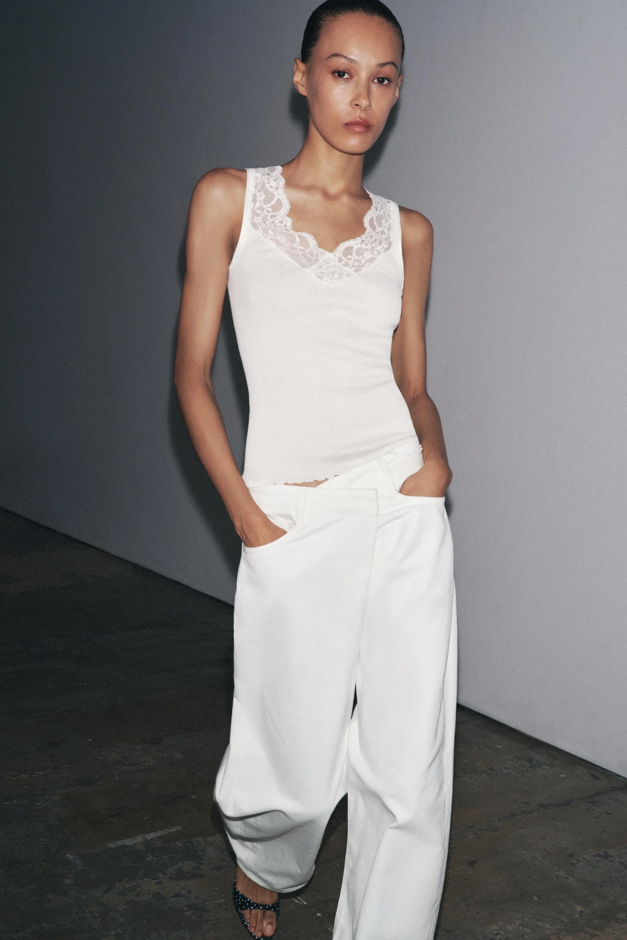 تی شرت یقه گرد بافت دنده ای و توری