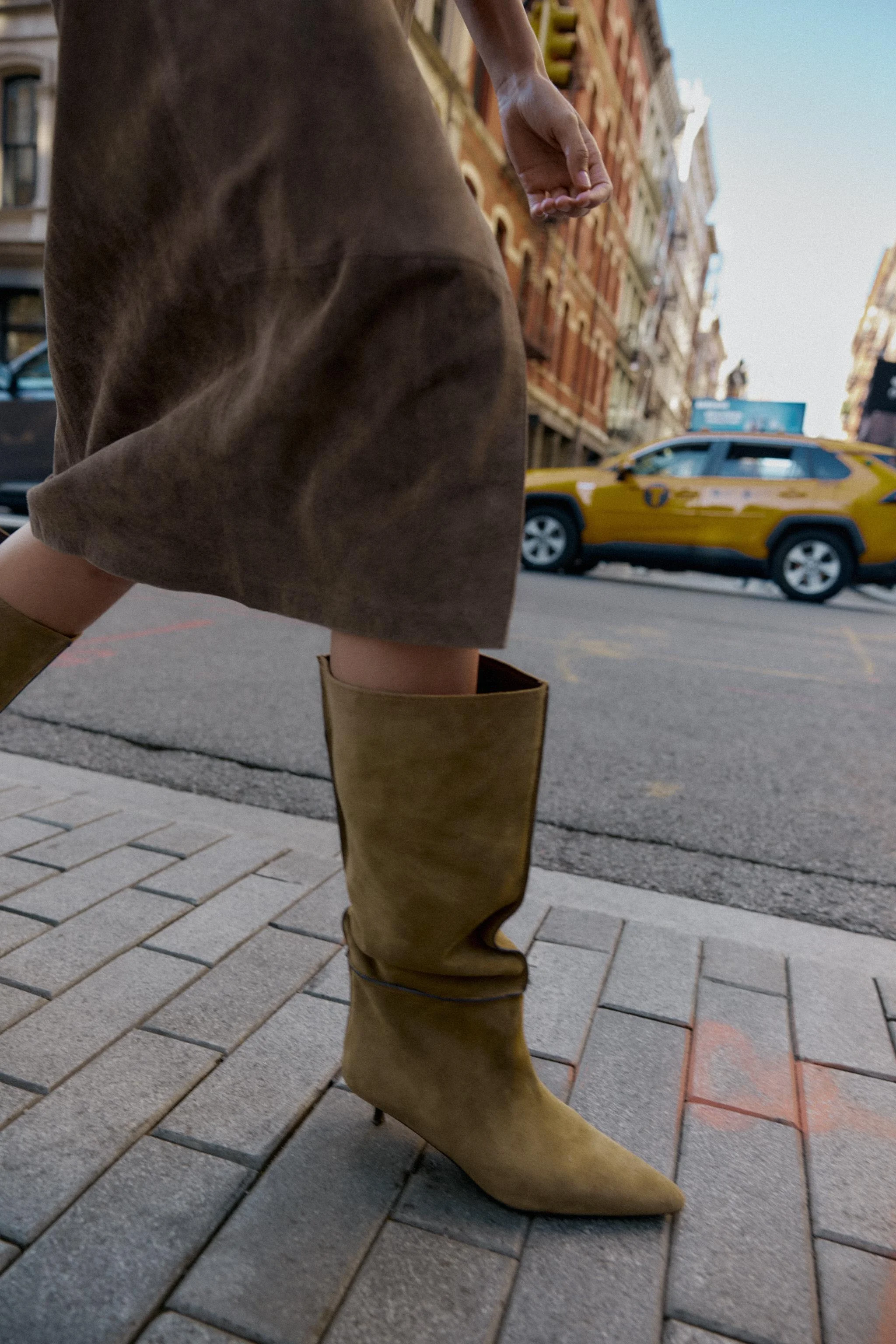 نیم بوت جیر دوخته شده نیم بوت جیر دوخته شده