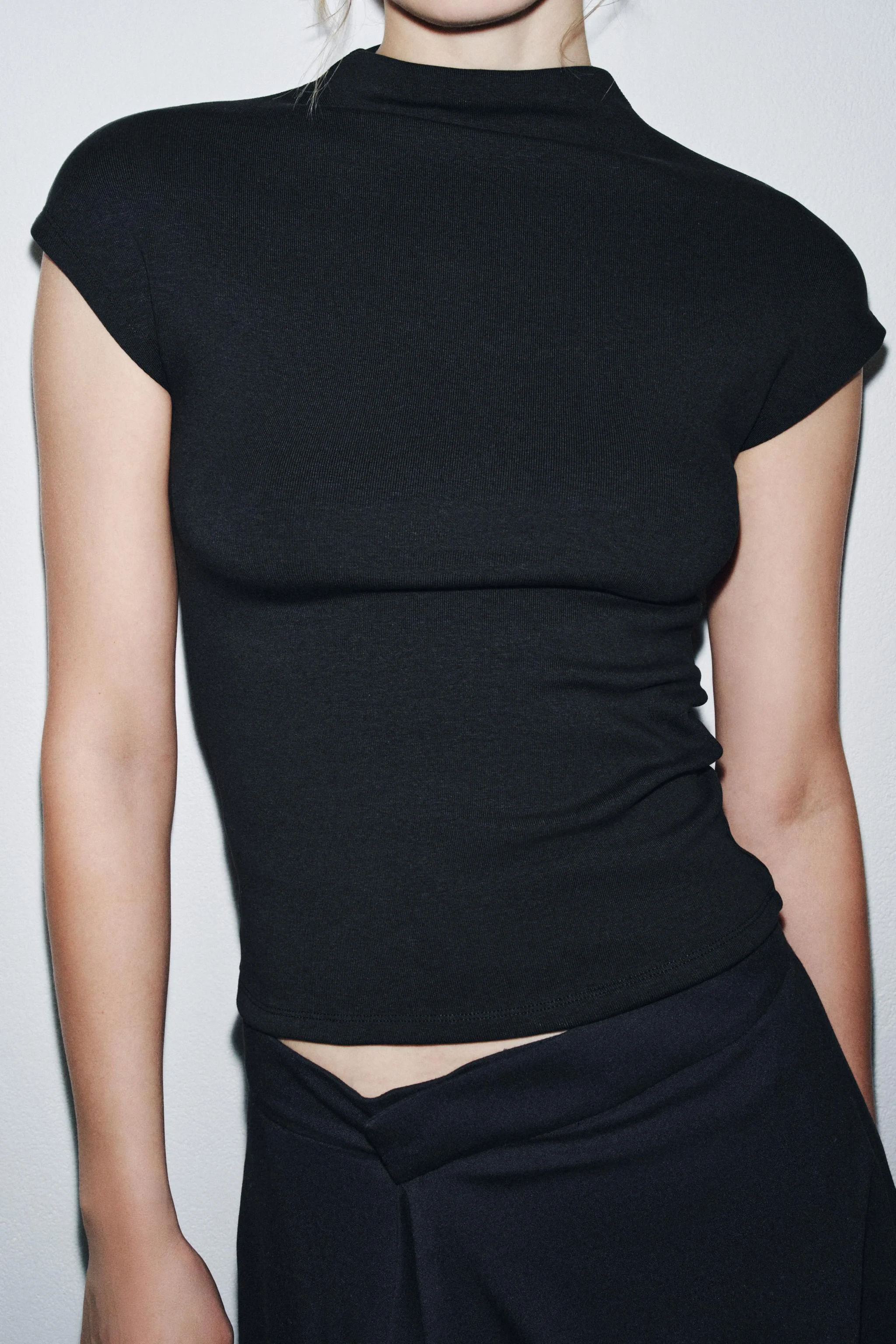 تاپ یقه ایستاده تاپ یقه ایستاده