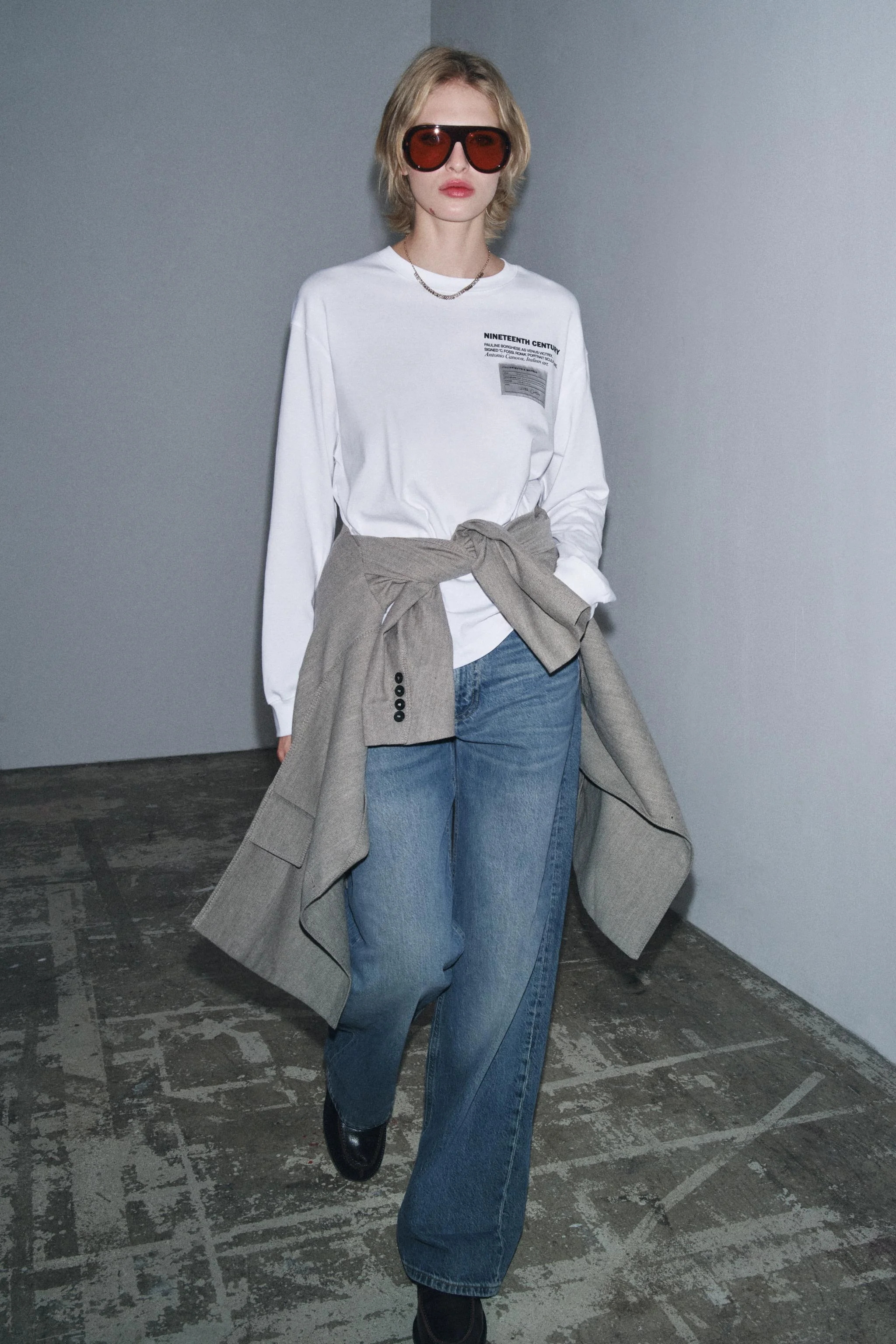 تی شرت آستین بلند با طرح مجسمه