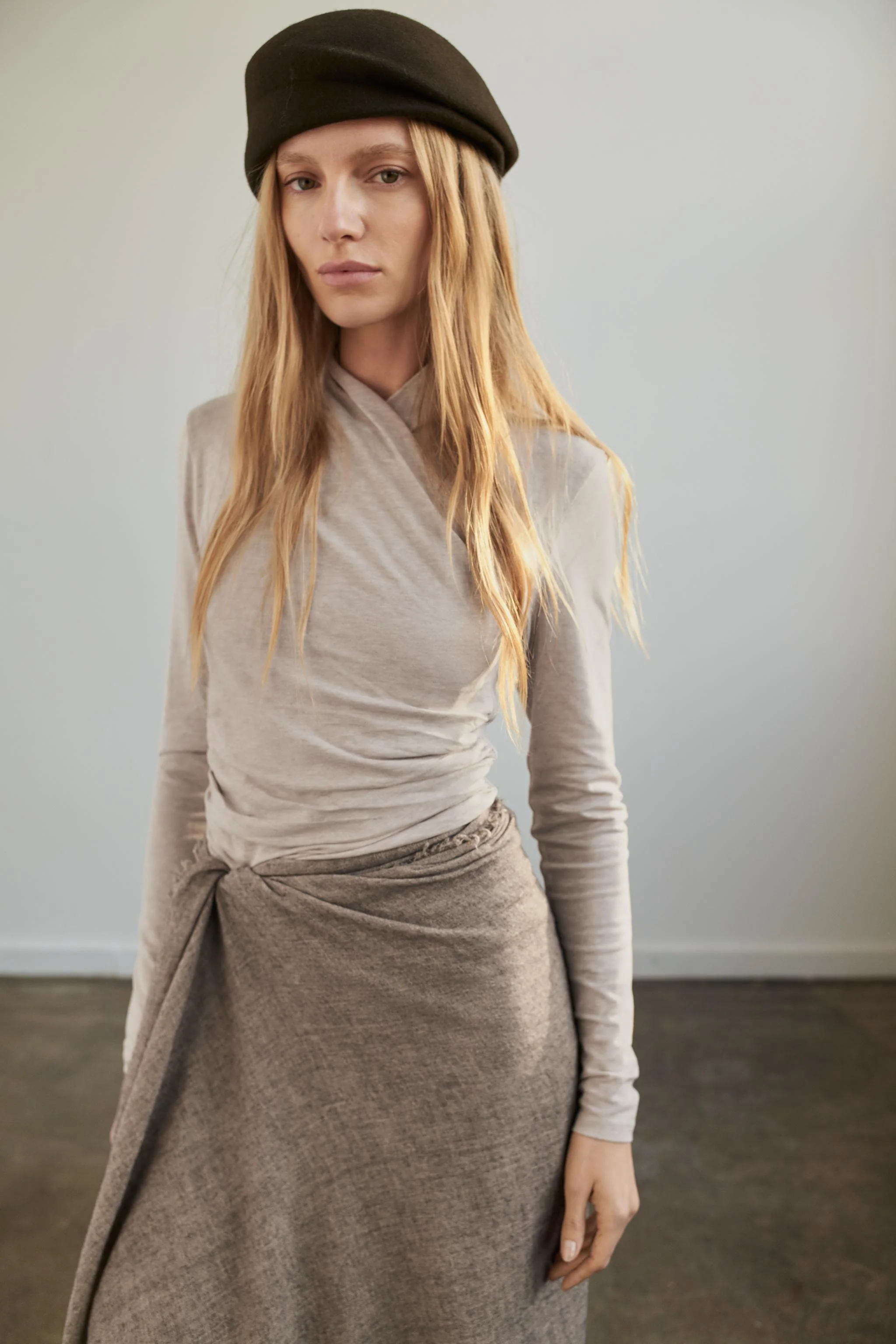 تی شرت با مدل دراپه در پهلو