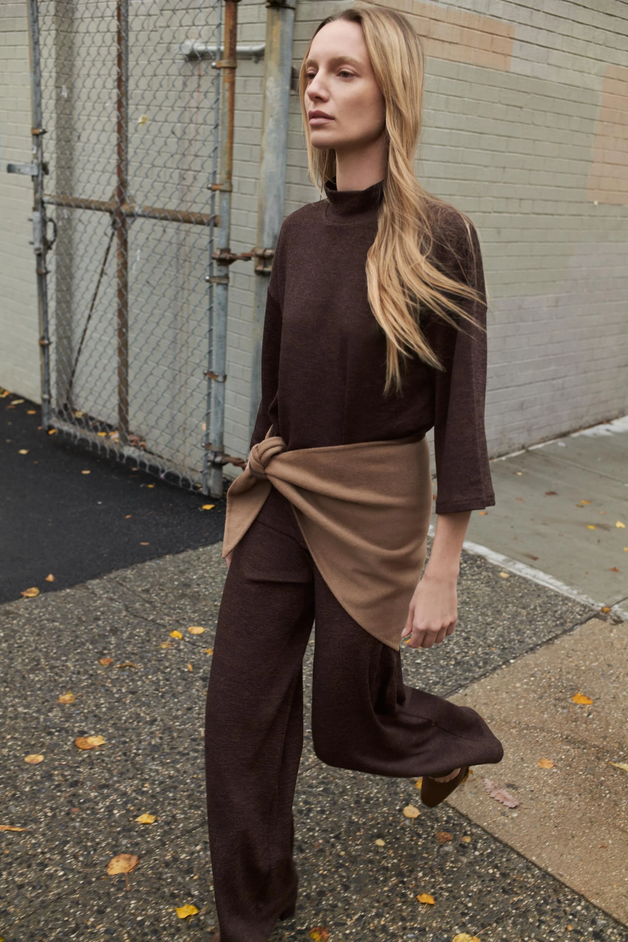 تی‌شرت یقه ایستاده پیکوئه