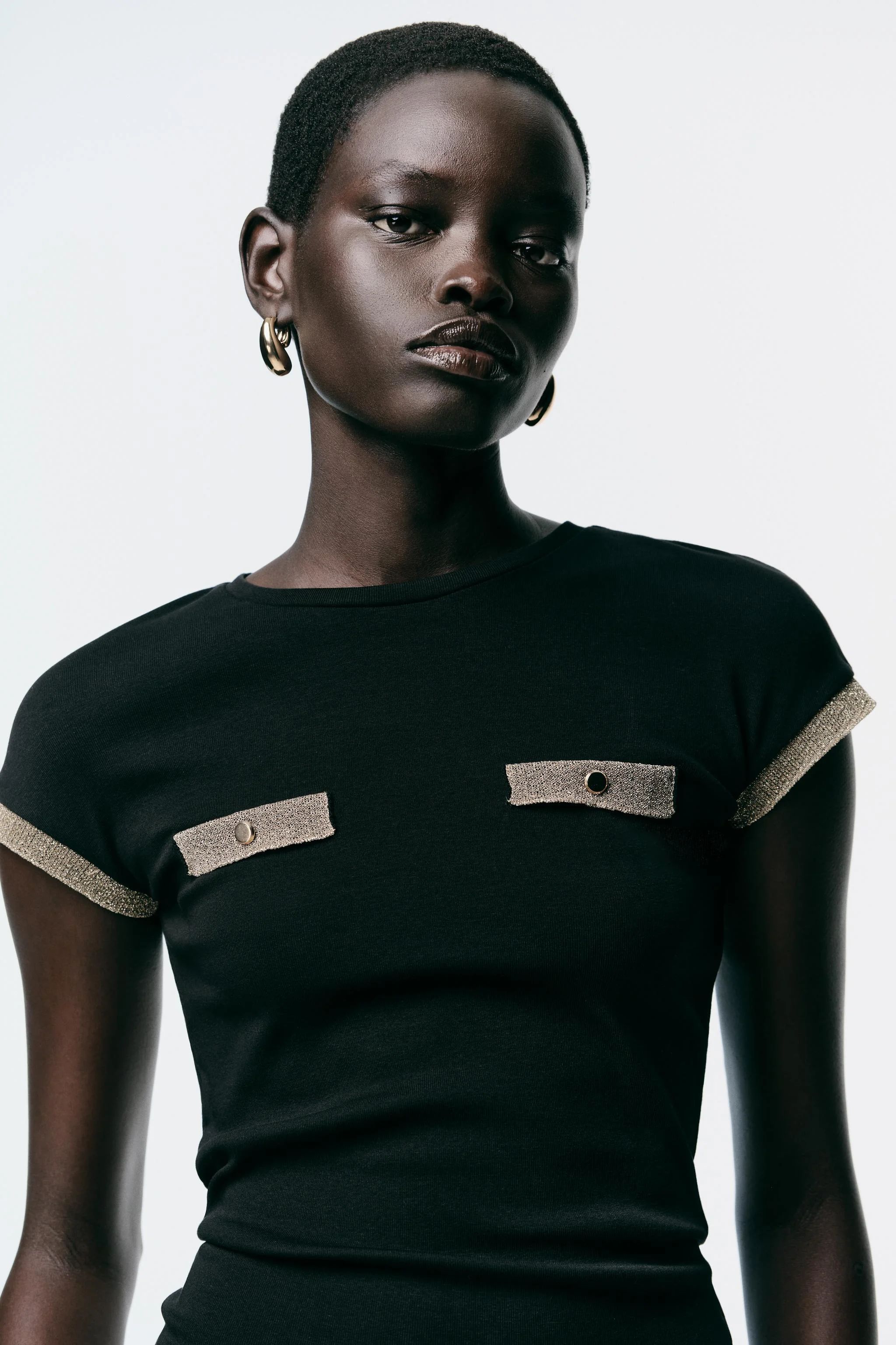 تی شرت با نخ فلزی