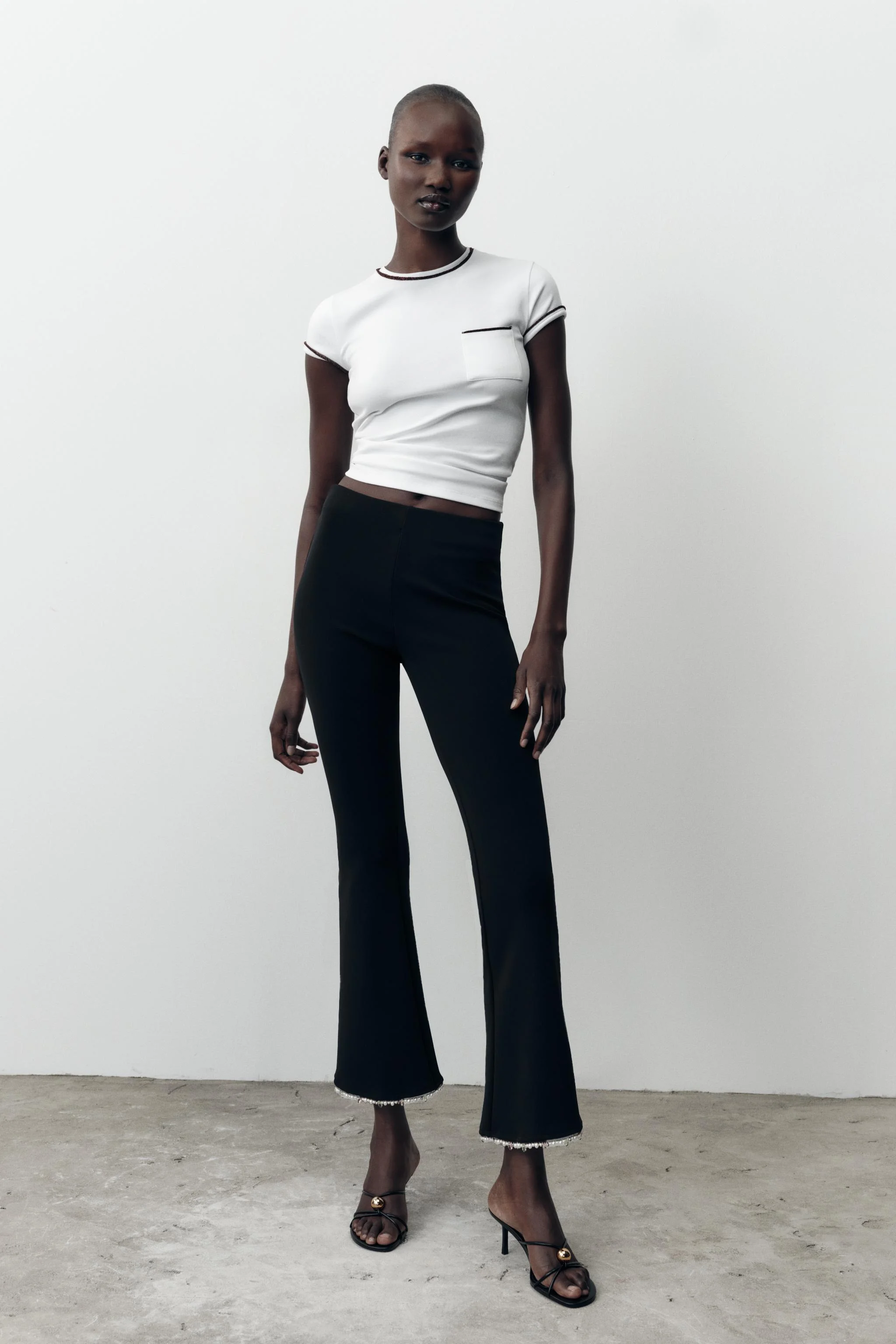 تی شرت با تزیین نخ فلزی