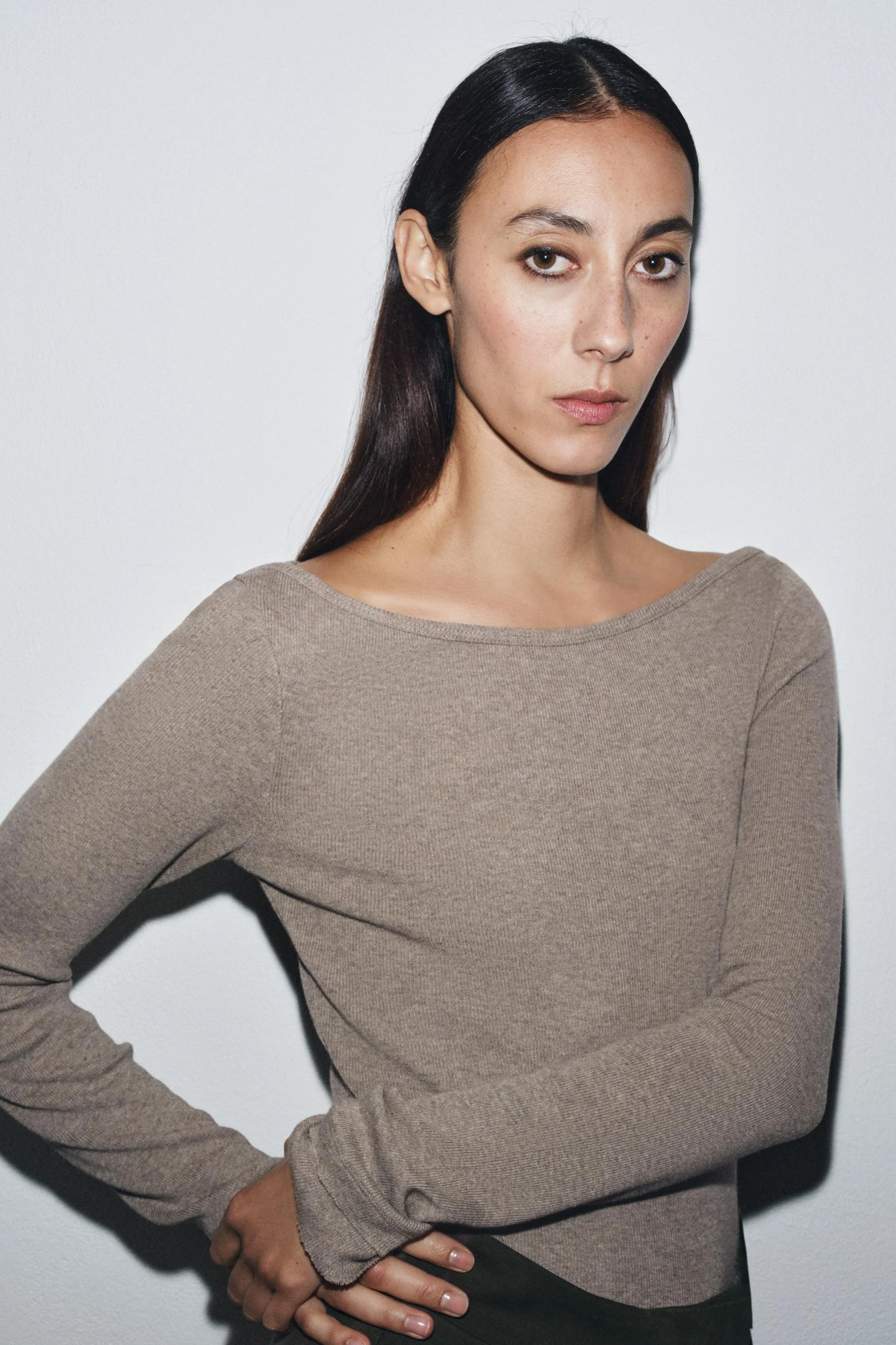 تی شرت یقه قایقی کبریتی