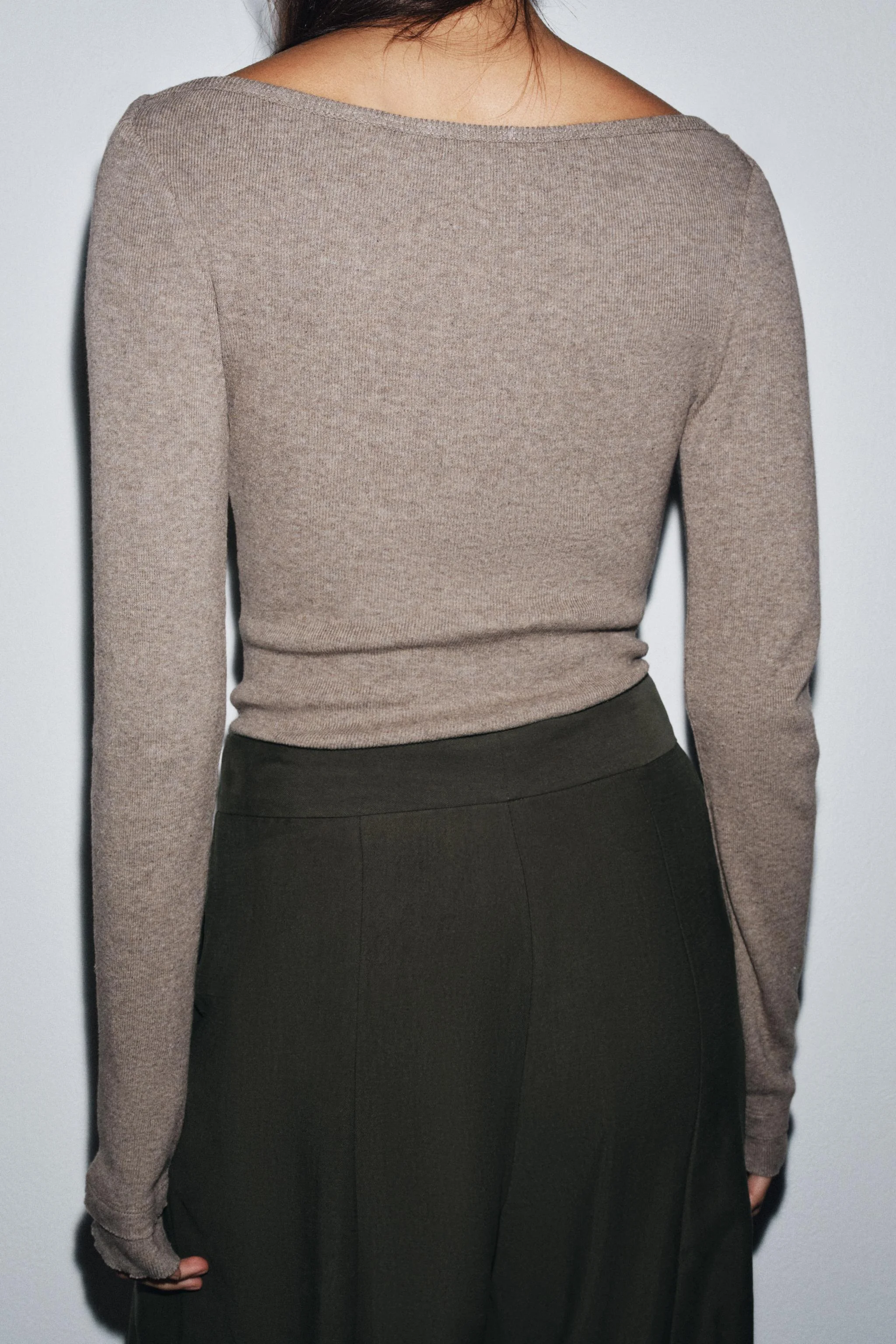 تی شرت یقه قایقی کبریتی