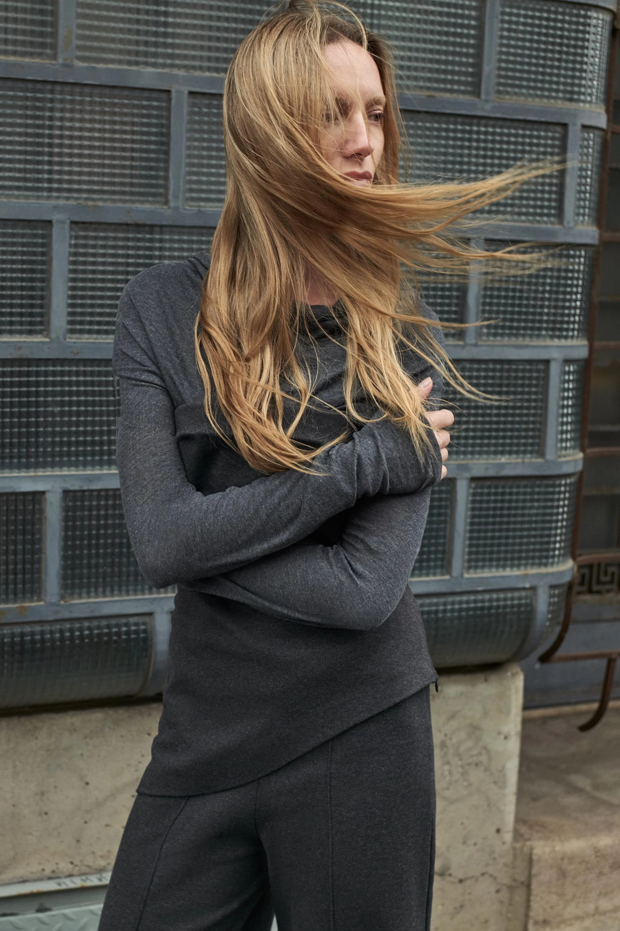 تی شرت یقه دراپه با الیاف لیوسل