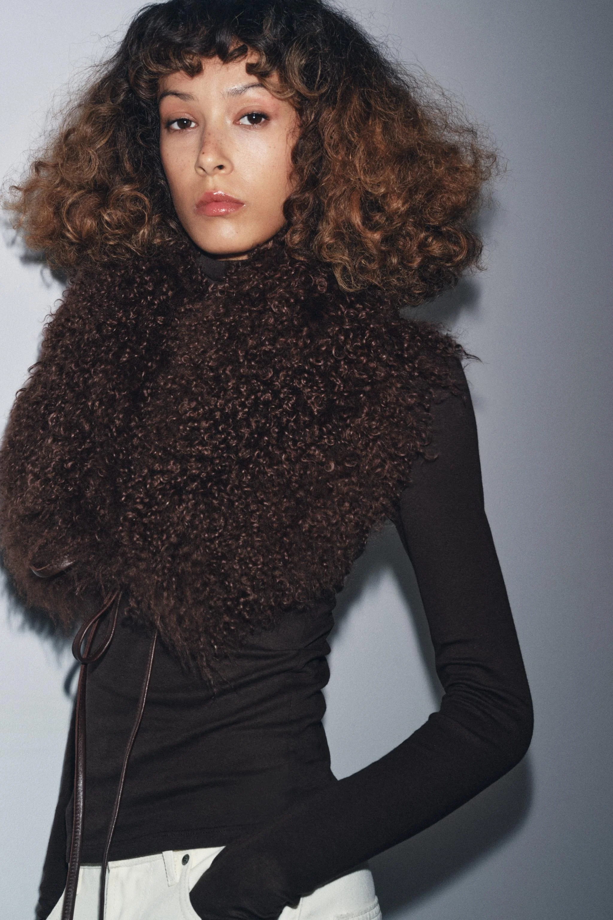 تی شرت یقه ایستاده جذب