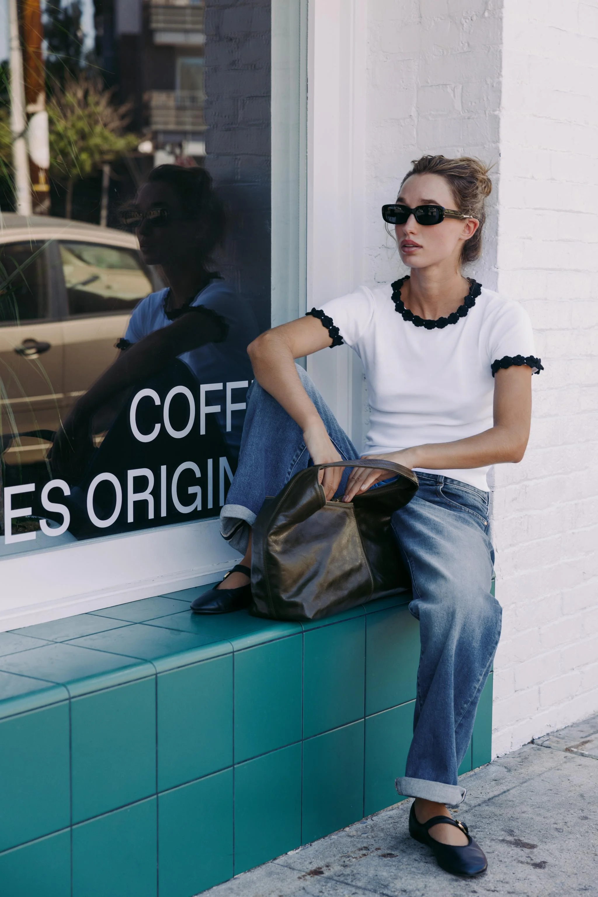 تی شرت با جزئیات گل