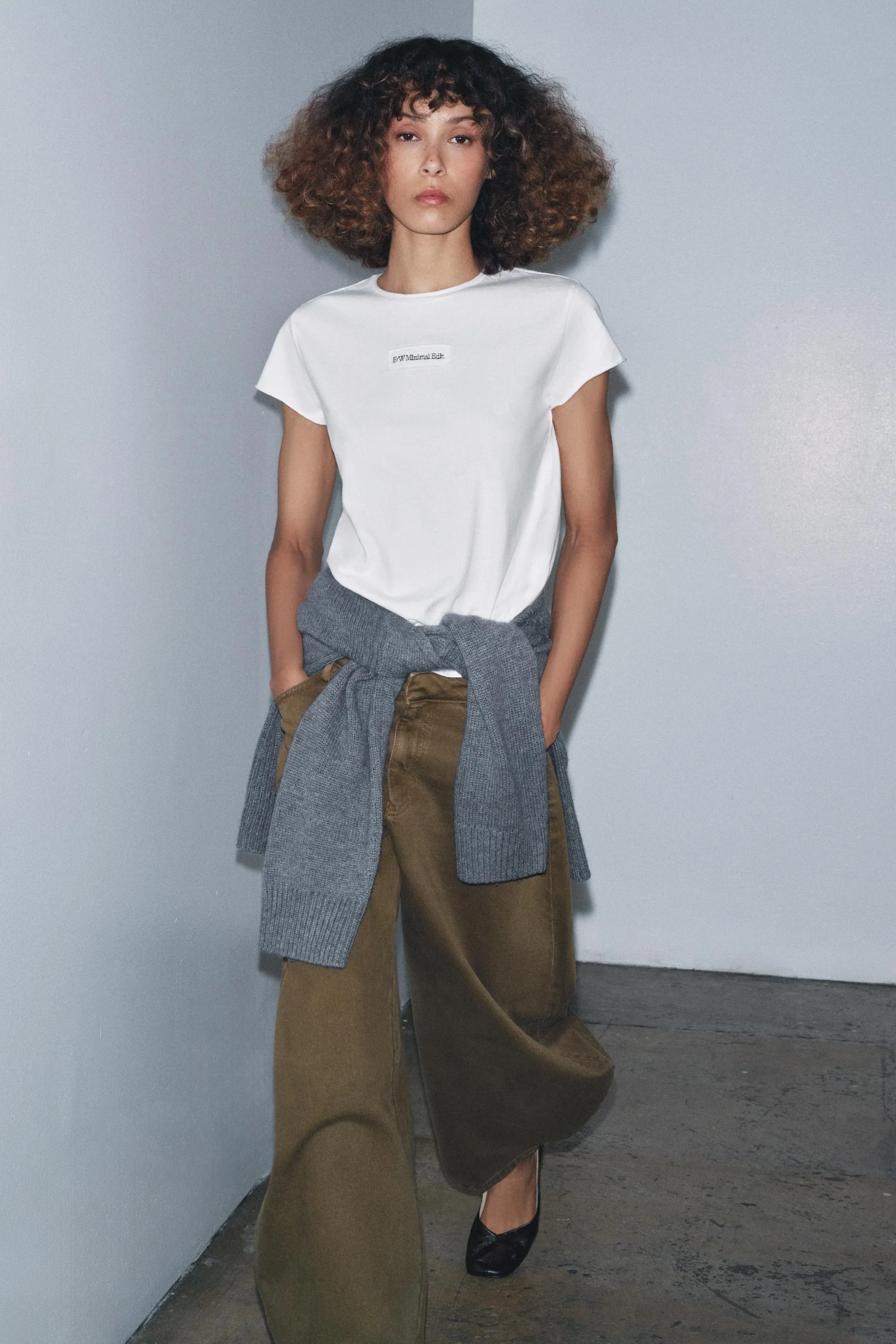 تی‌شرت با گلدوزی نوشته