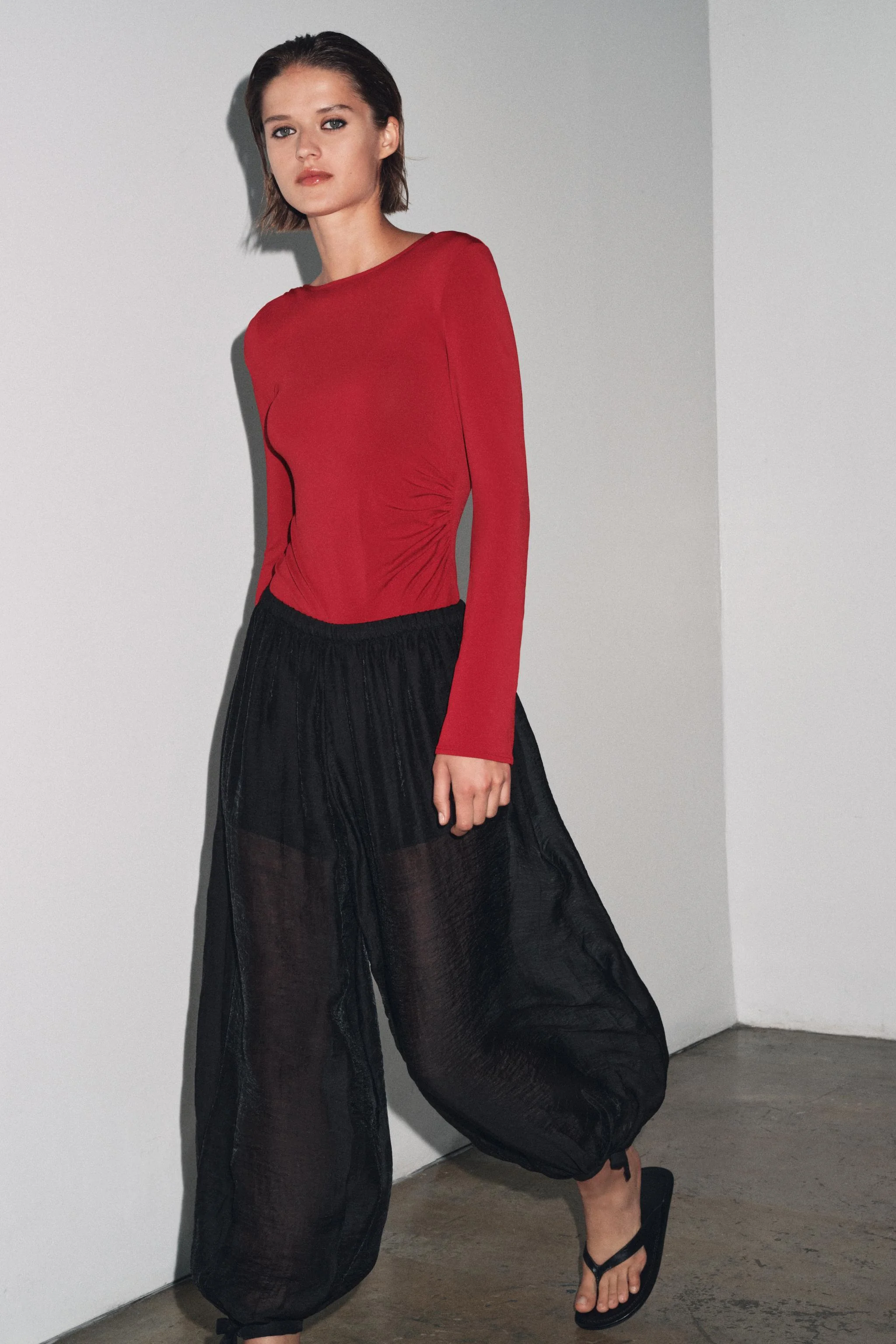 تی شرت آستین بلند چین دار تی شرت آستین بلند چین دار