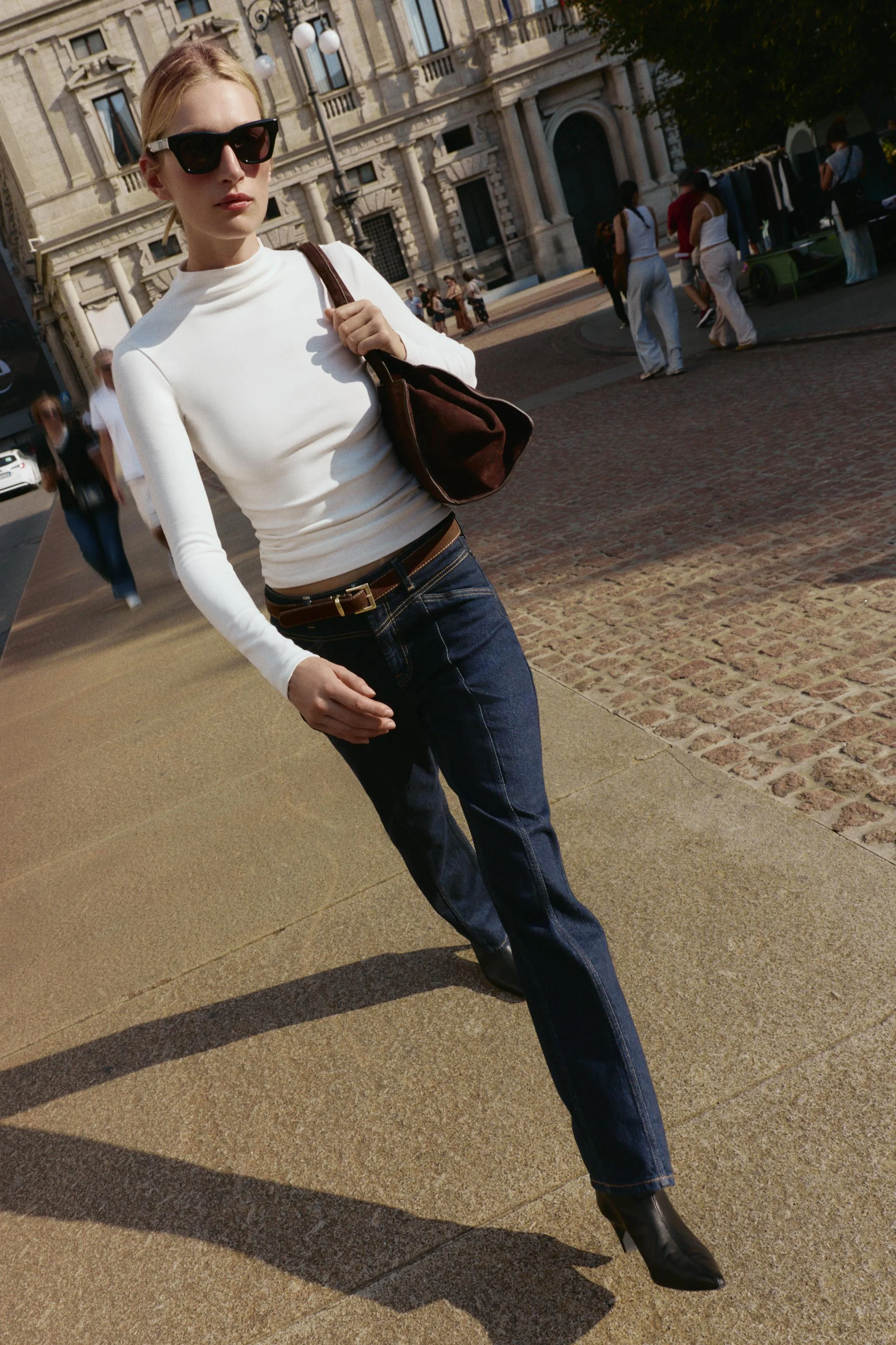 تی شرت یقه ایستاده تی شرت یقه ایستاده