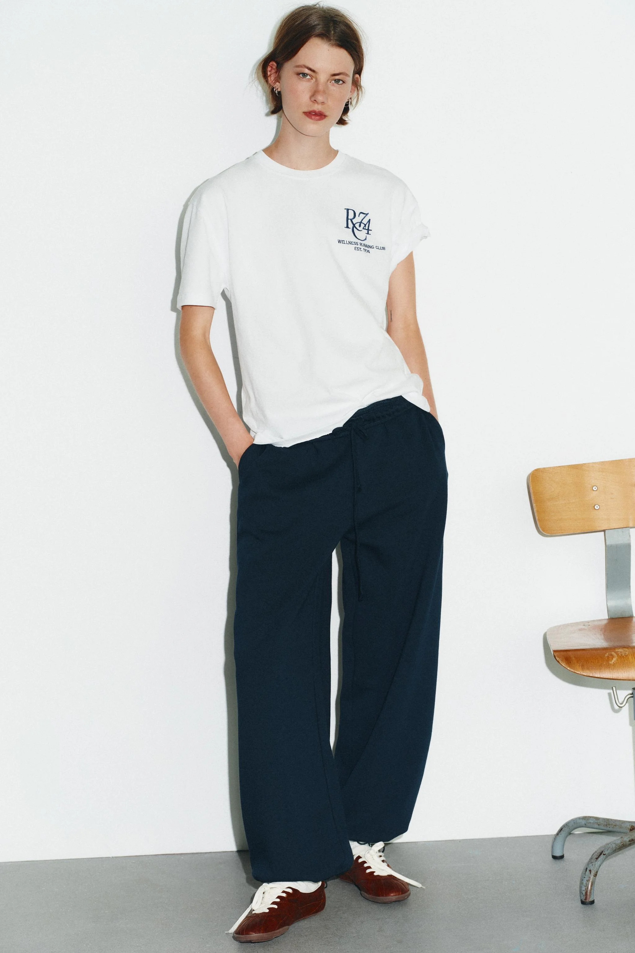 تی شرت با نوشته گلدوزی شده