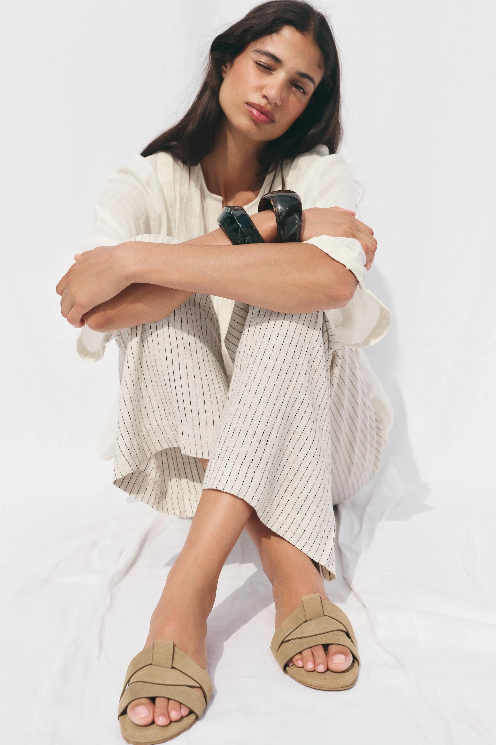 صندل های تخت ضربدری از جنس جیر