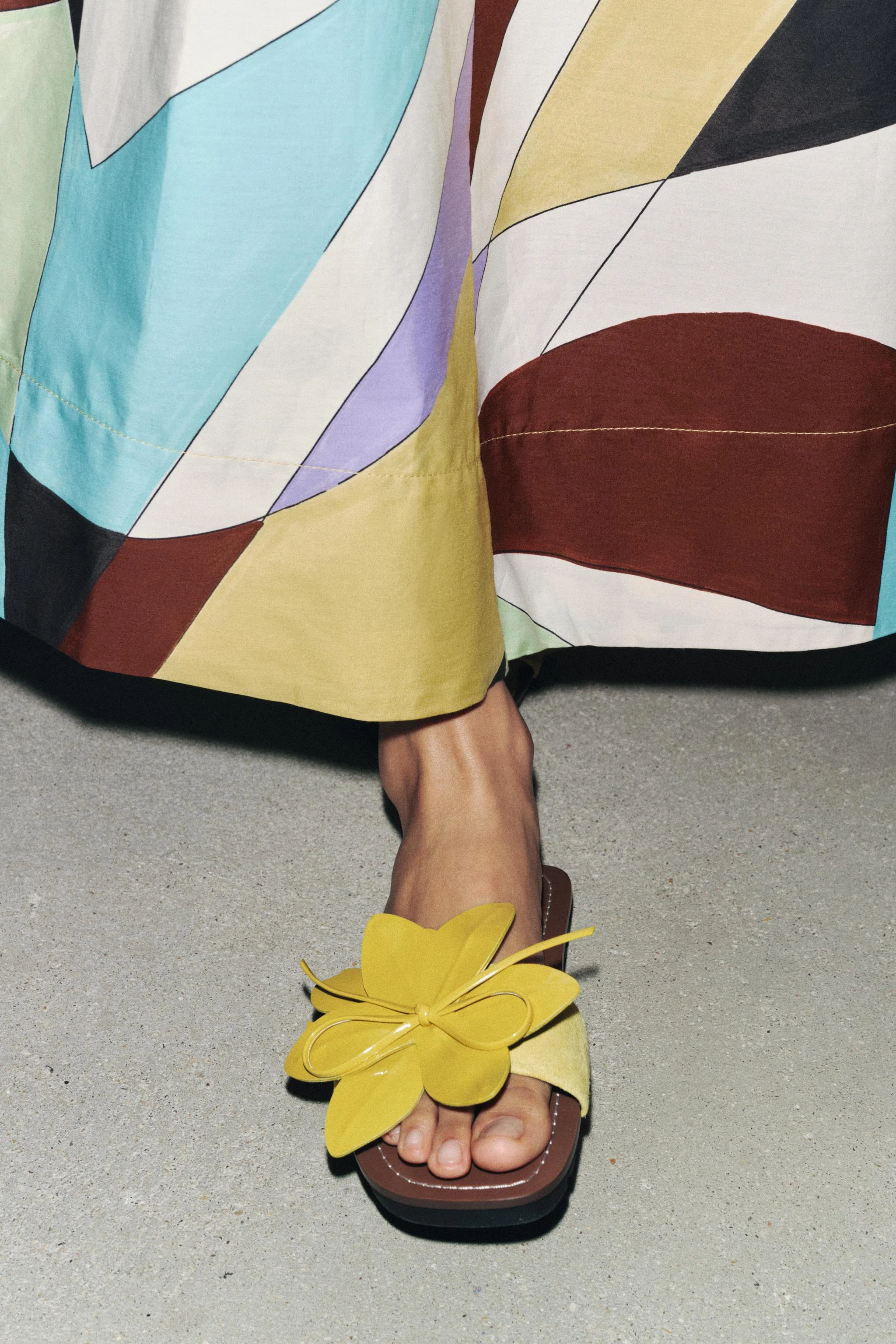 صندل های چرمی گلدار