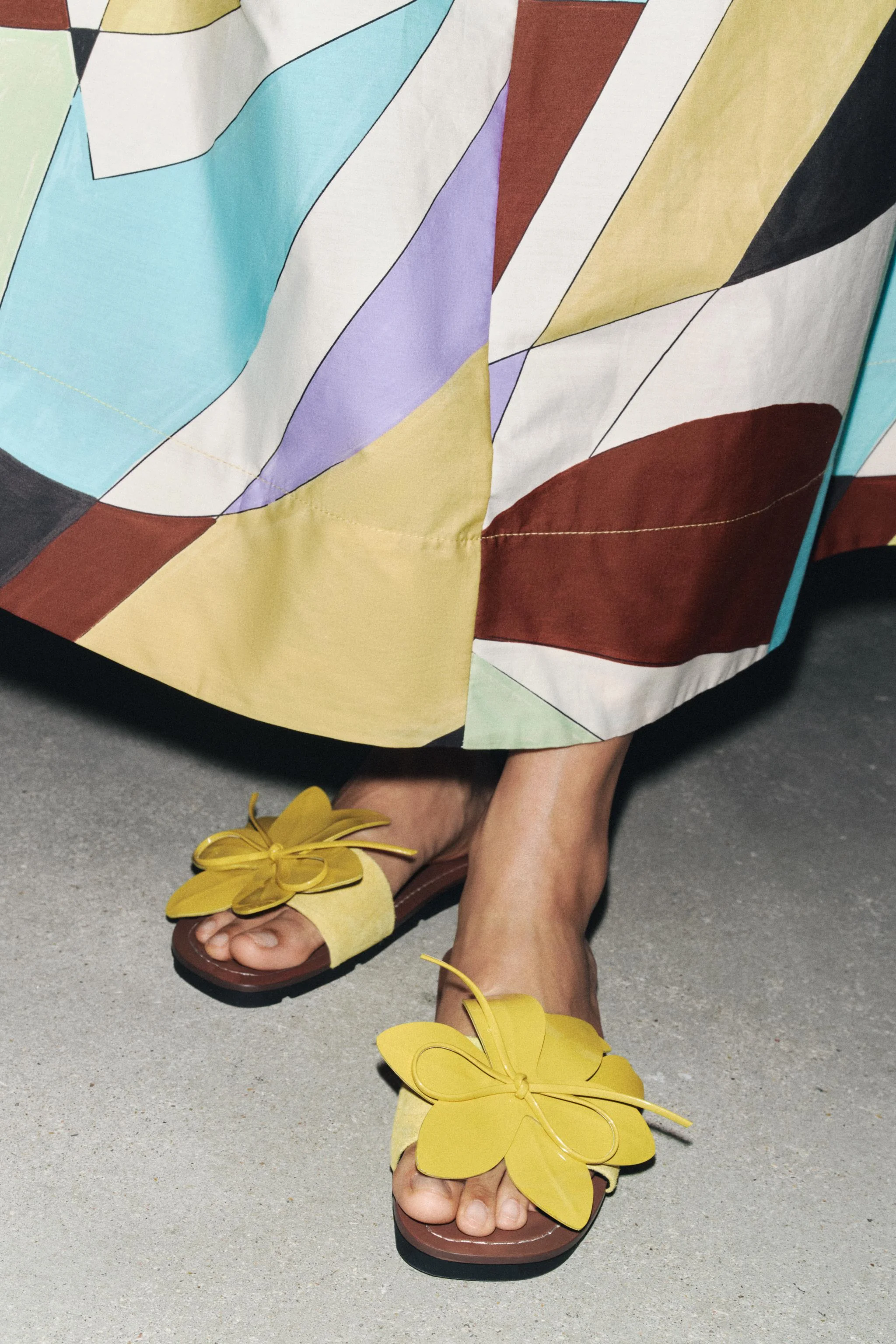 صندل های چرمی گلدار