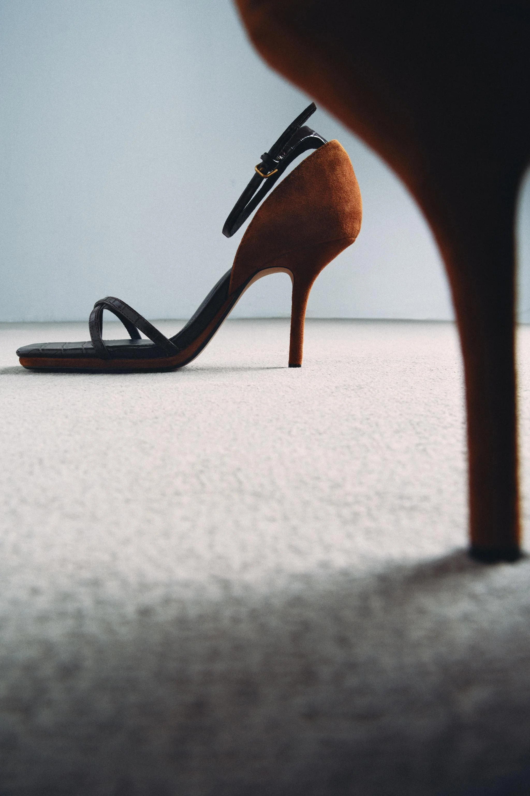 صندل پاشنه بلند نسخه محدود