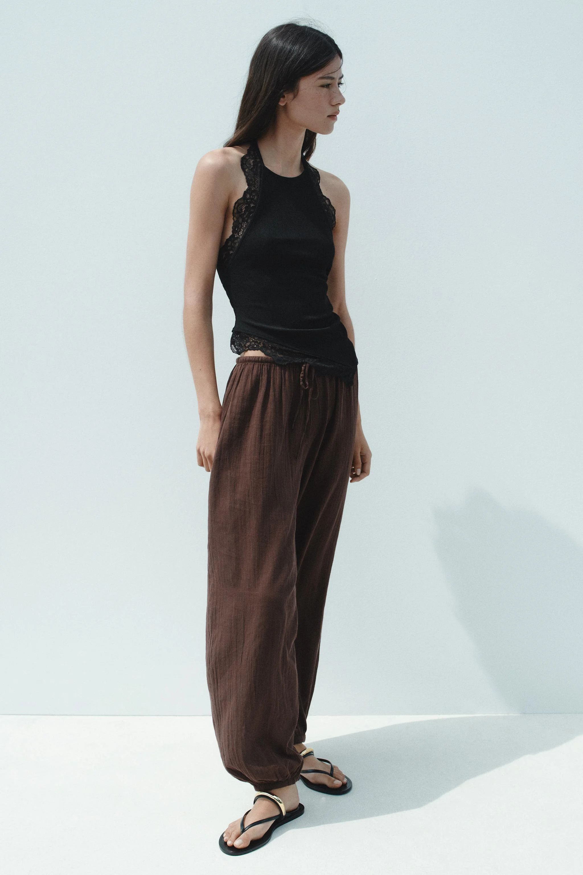 صندل با تزیین فلزی