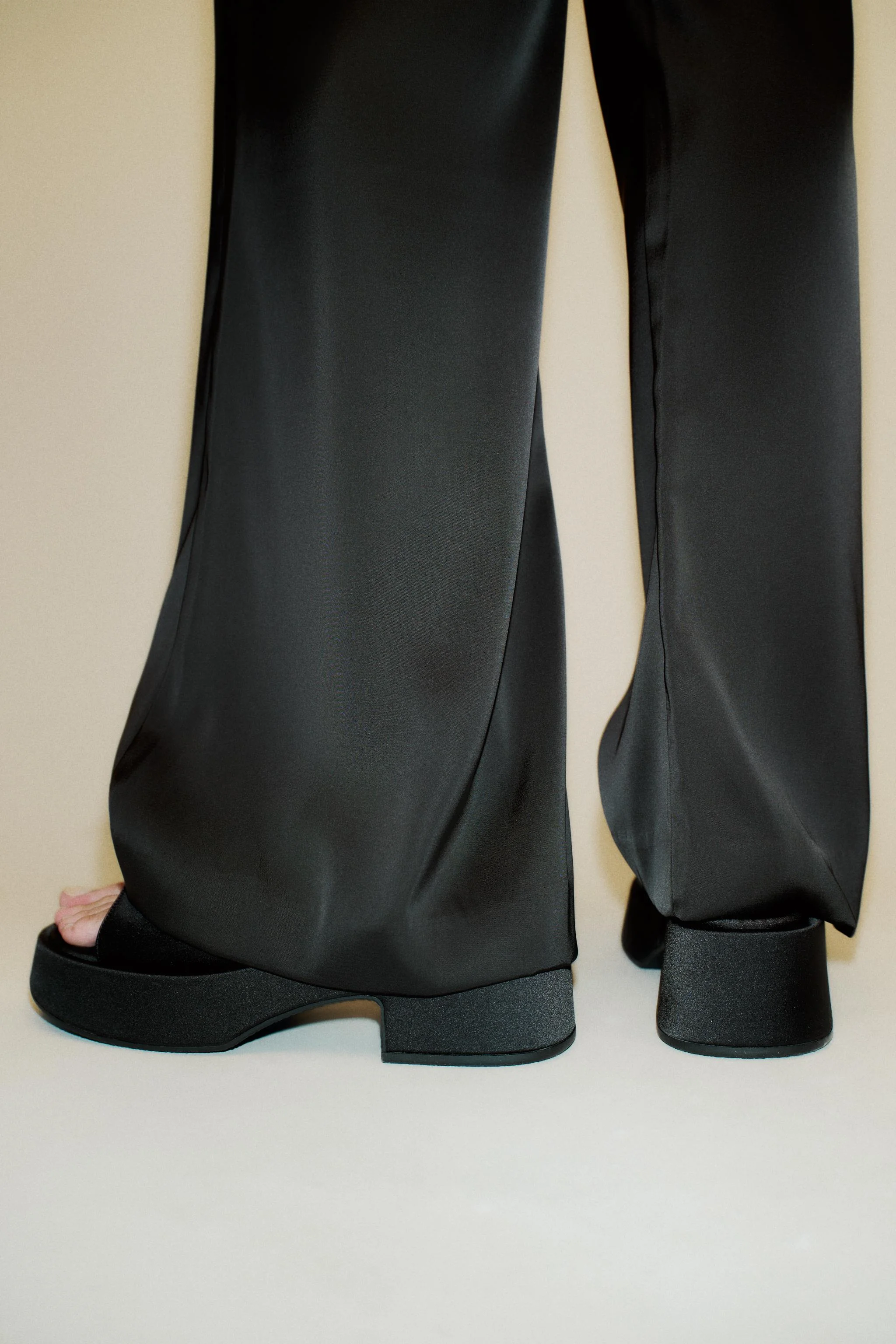 صندل پاشنه دار ساتن ضخیم