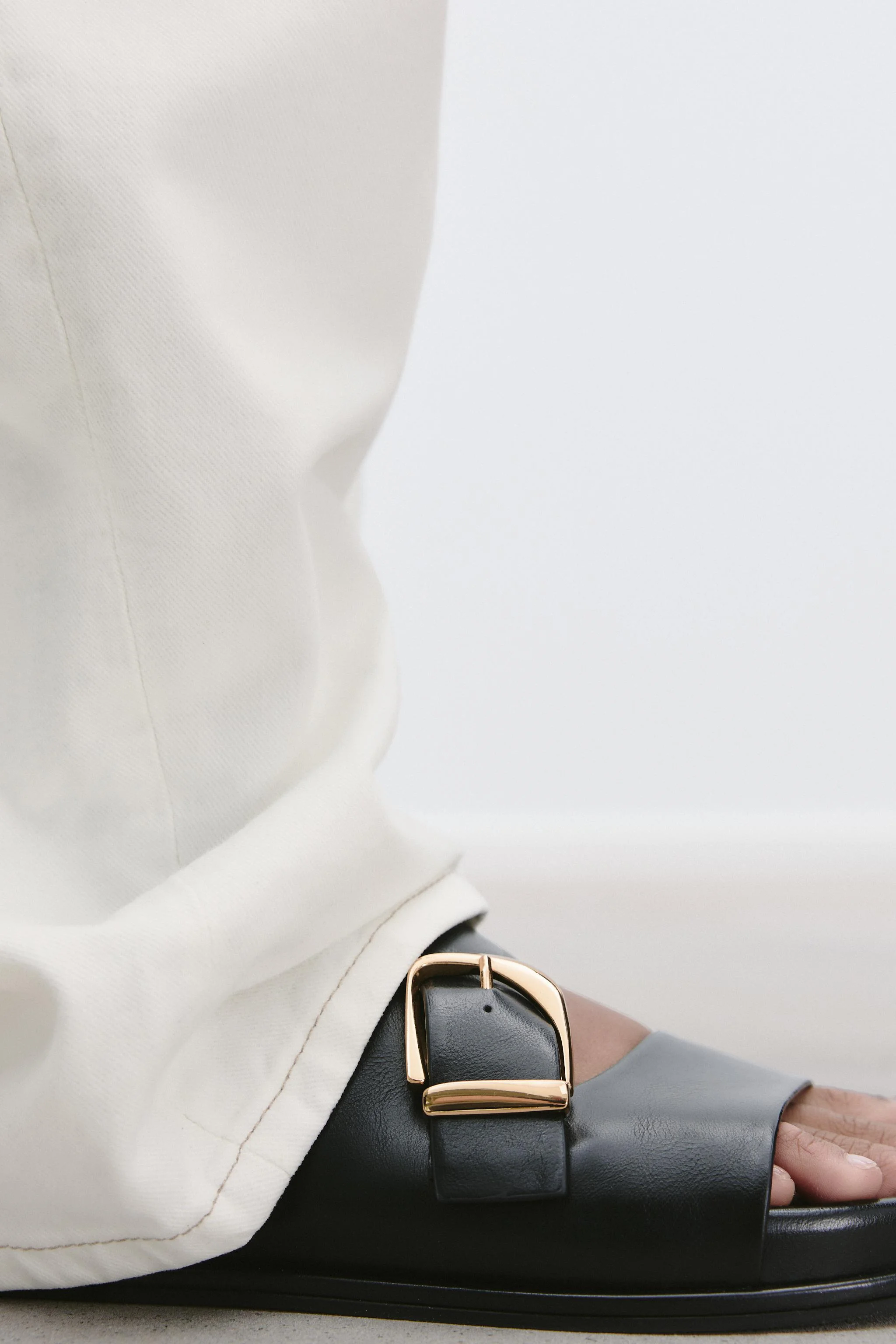 صندل تخت سگک دار صندل تخت سگک دار