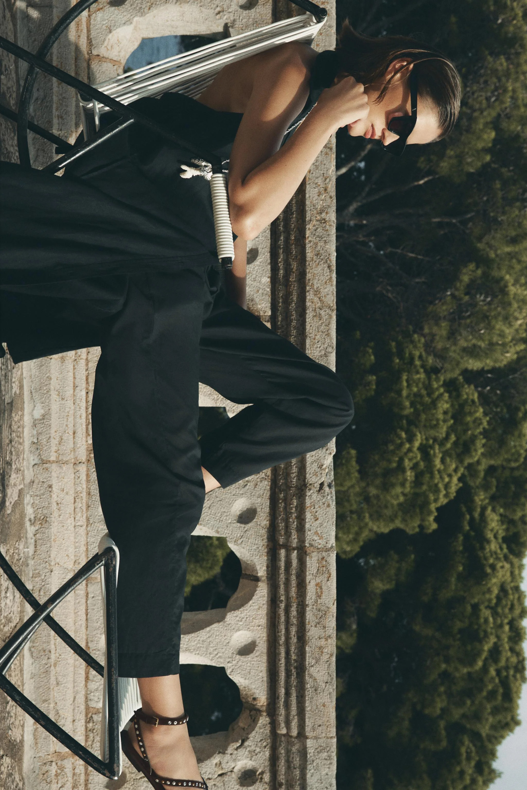 صندل چرمی مهره‌دار