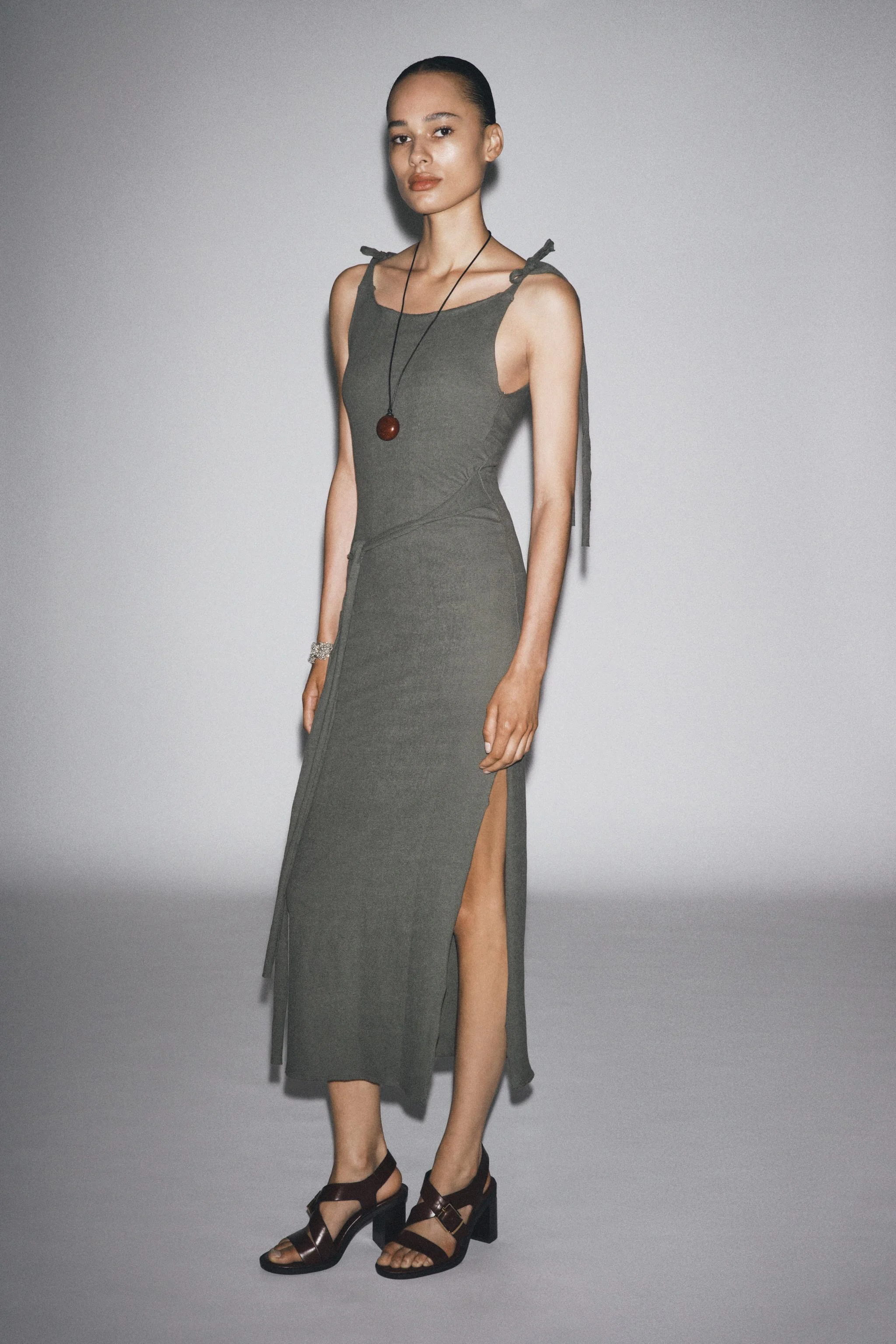 صندل پاشنه بلند چرمی با سگک