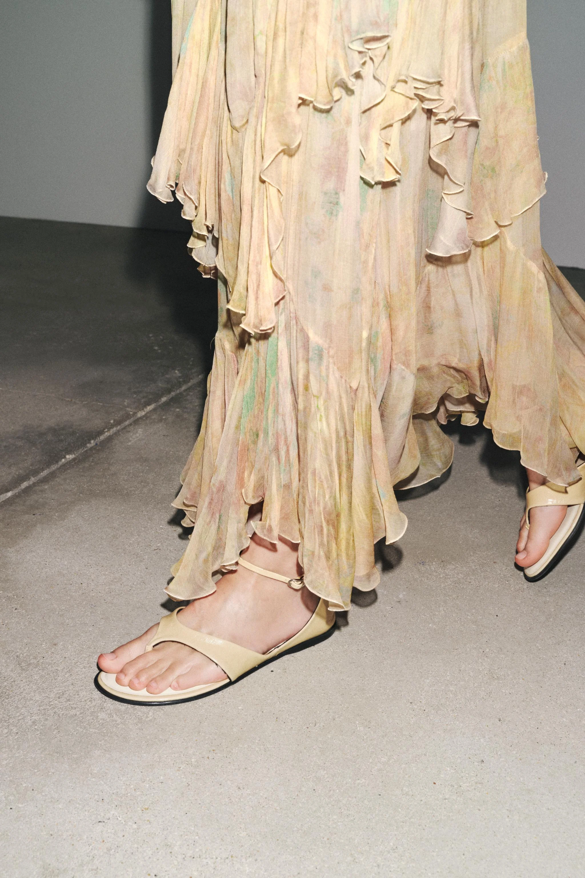 صندل انگشتی چرمی تخت