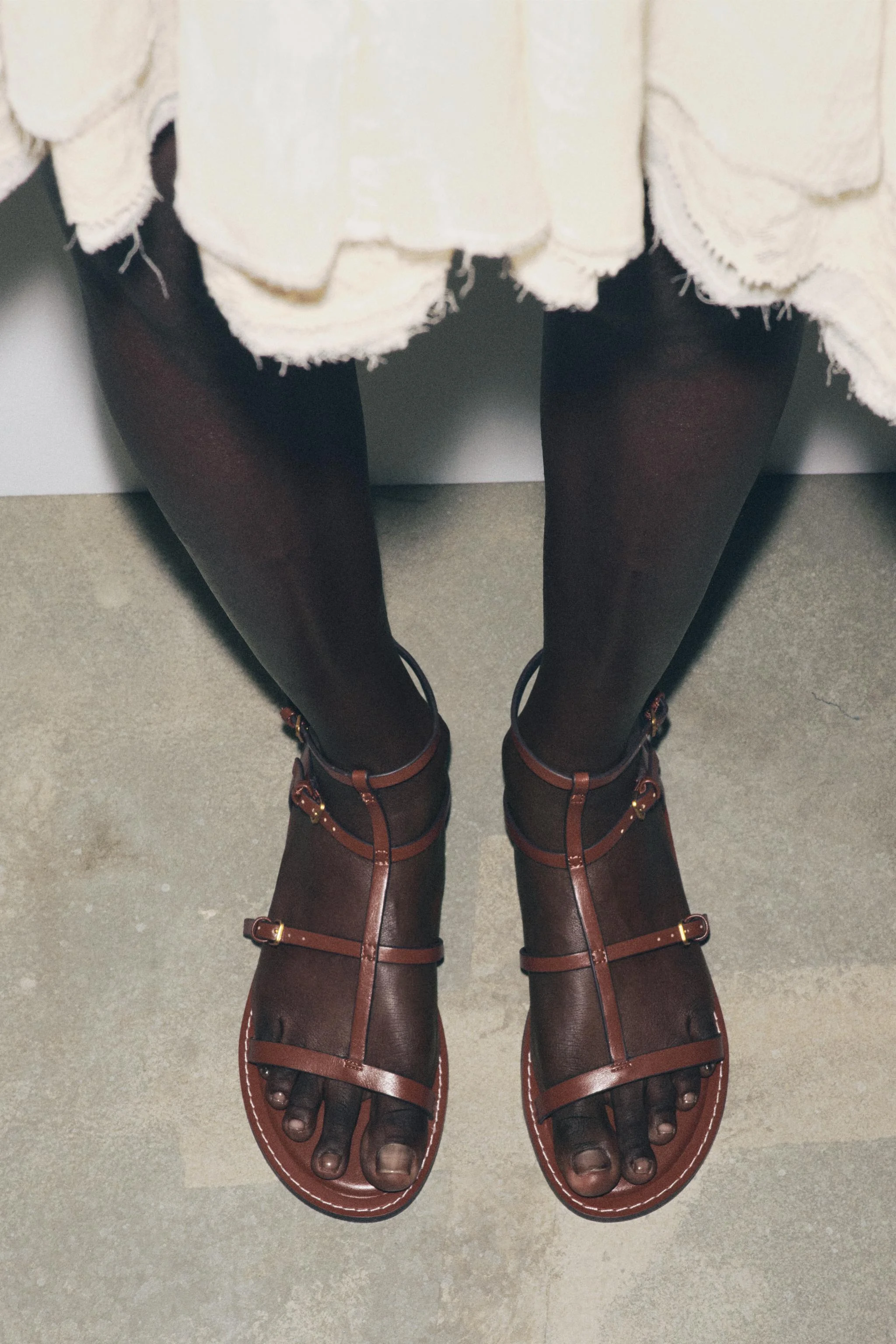 صندل های سگک دار بند دار