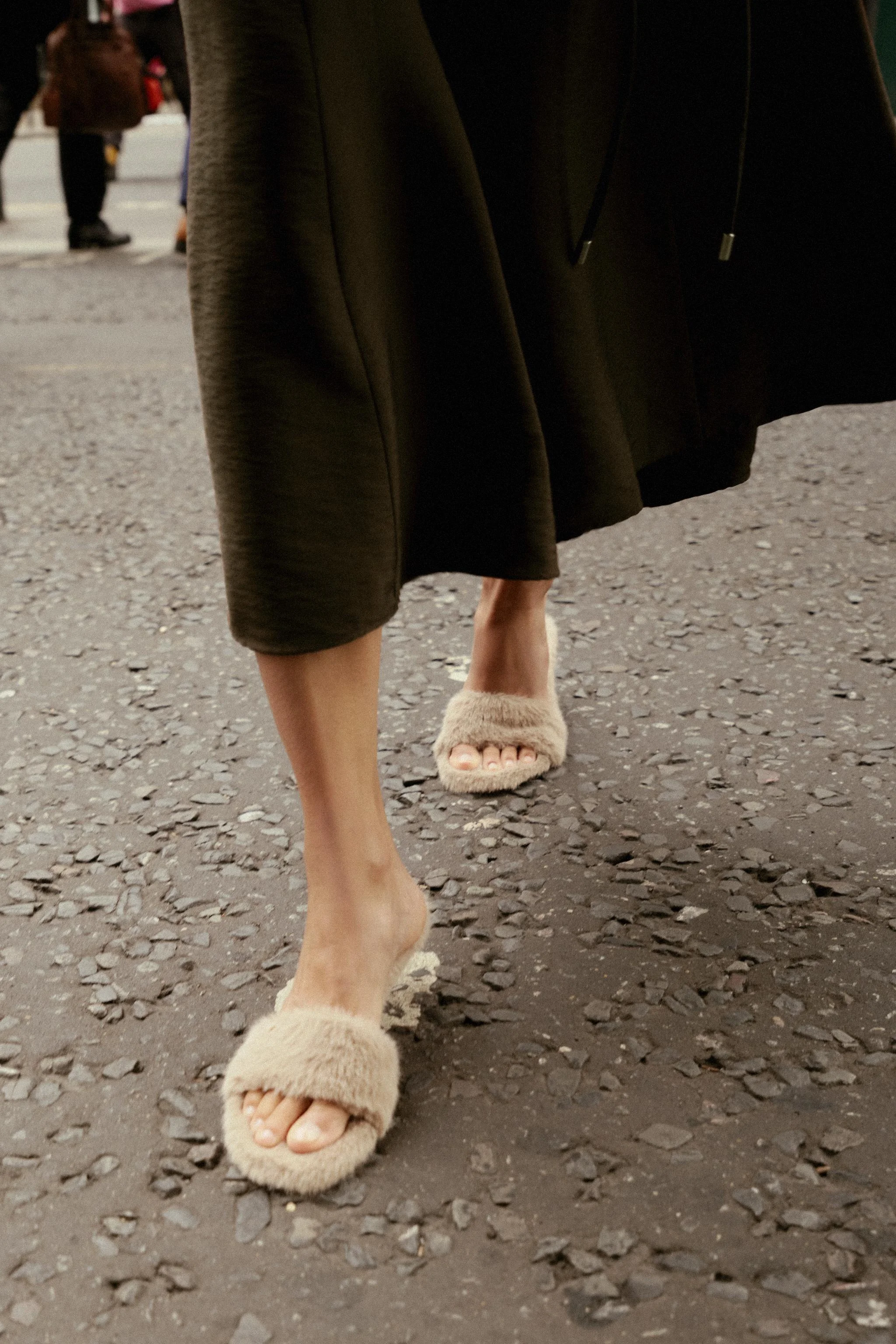 صندل های پاشنه دار خز مصنوعی