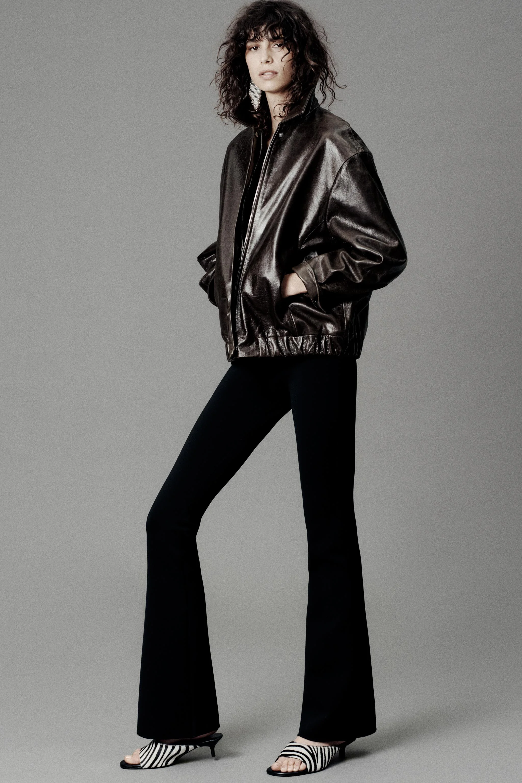 کفش های پاشنه دار چرمی با طرح حیوانات