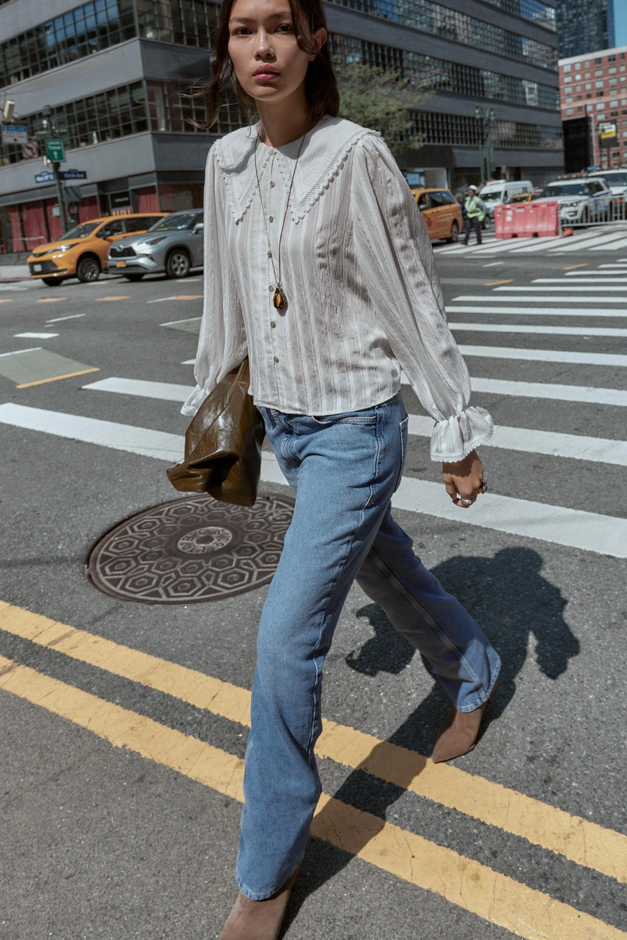 پیراهن یقه پیتر پن با تزیینات گیپور