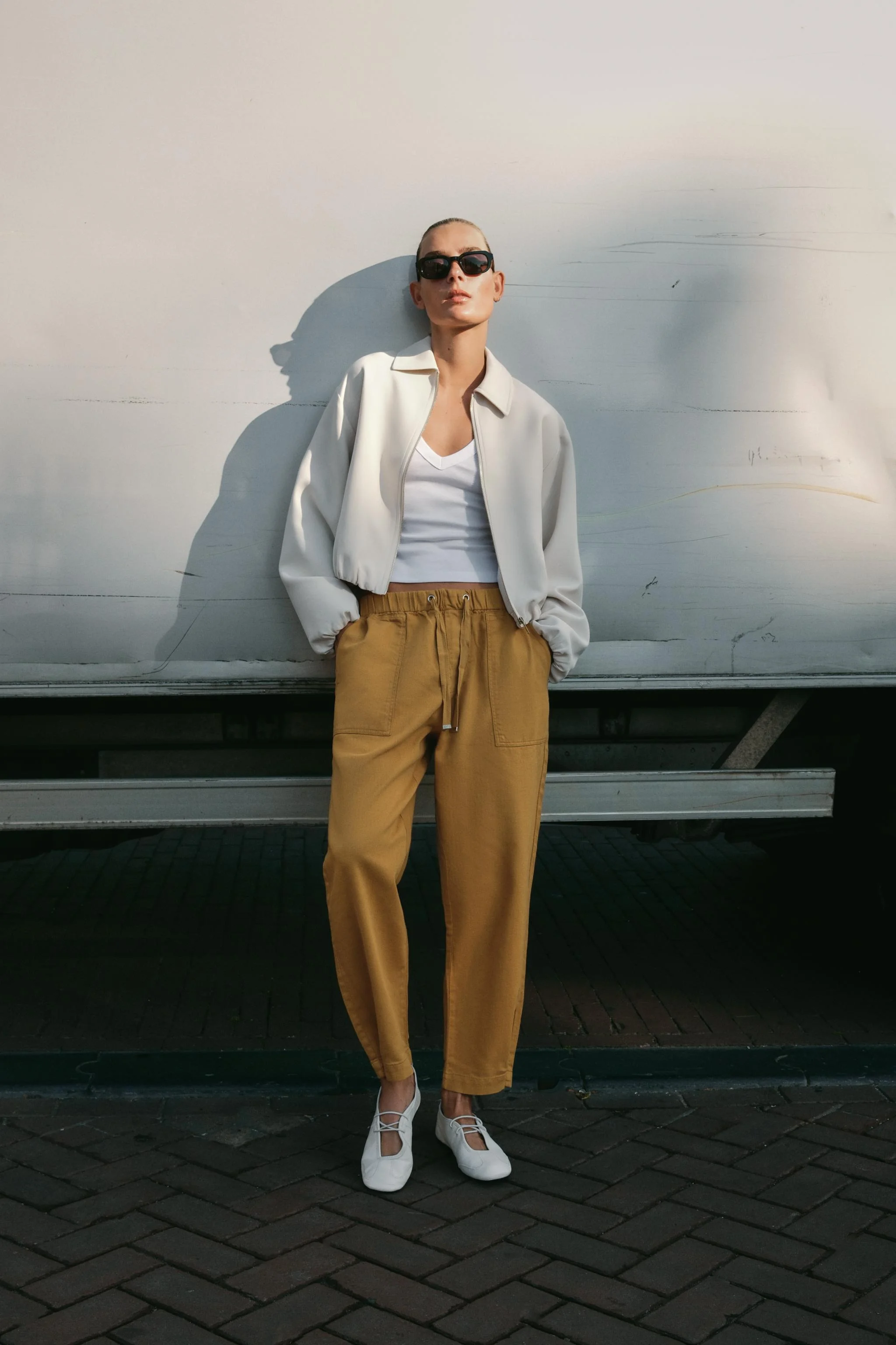 کفش باله چرمی با دوخت تزئینی کفش باله چرمی با دوخت تزئینی