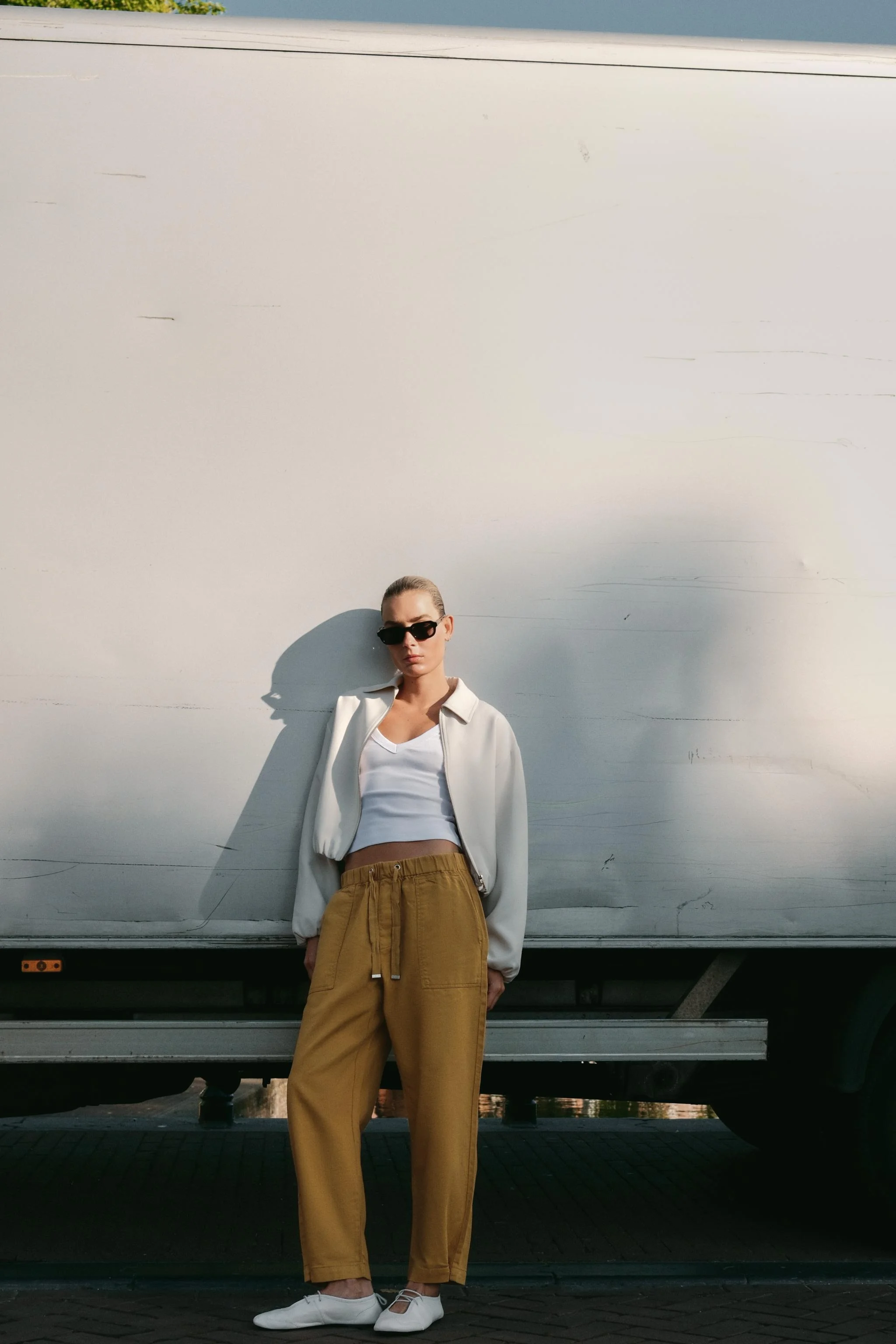 کفش باله چرمی با دوخت تزئینی کفش باله چرمی با دوخت تزئینی