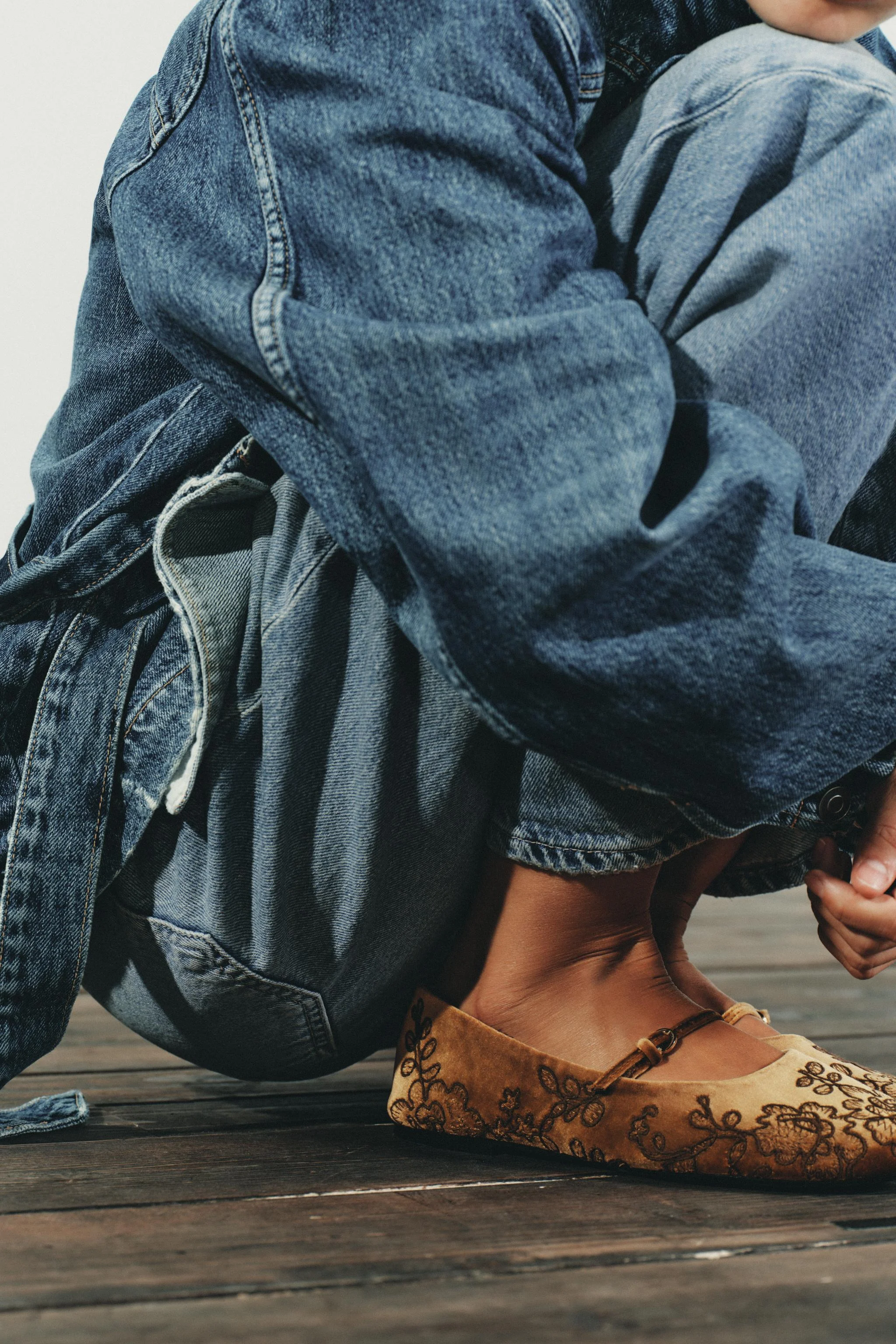 کفش باله با طرح مخملی و گلدوزی کفش باله با طرح مخملی و گلدوزی