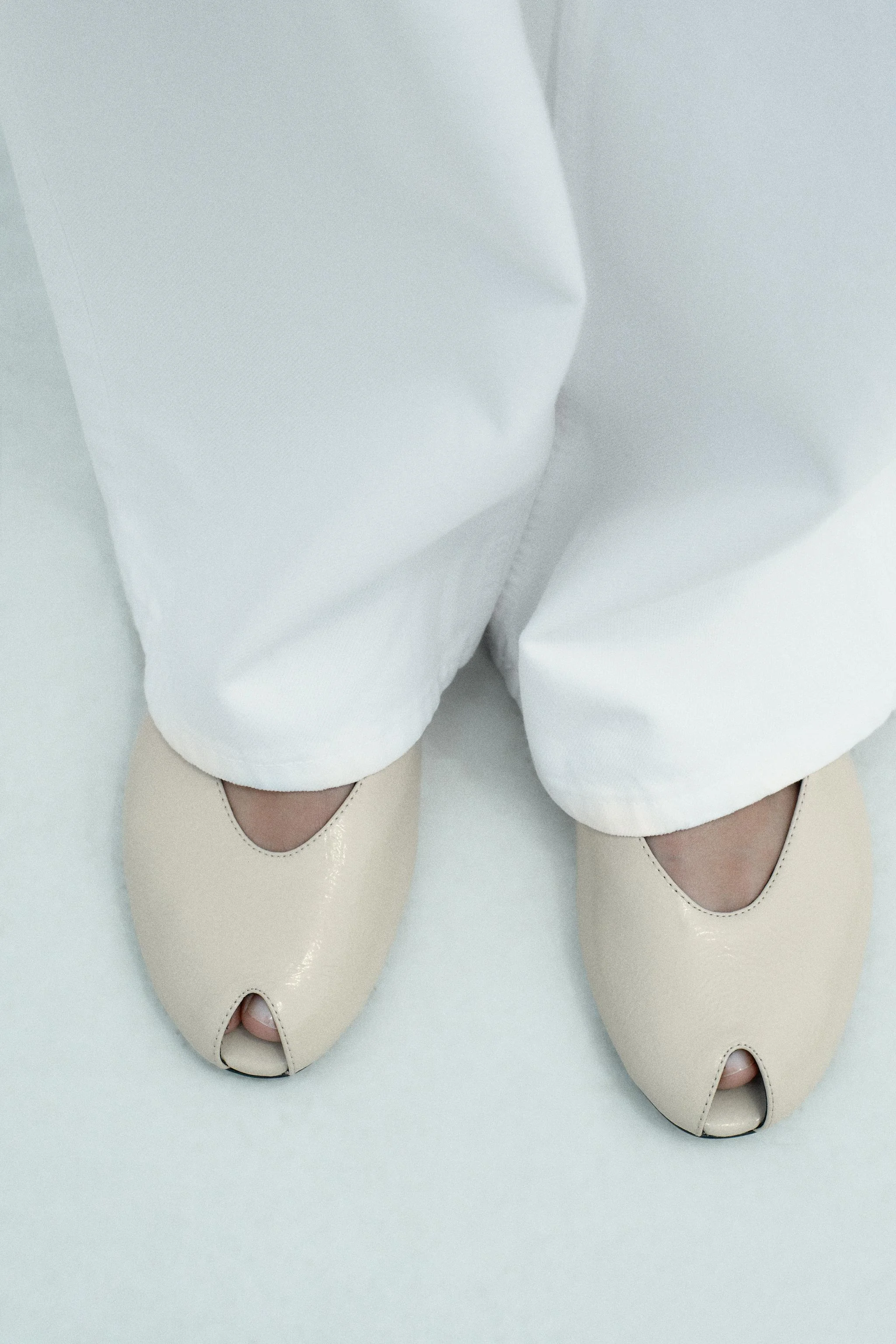 کفش های جلوباز بنددار کفش های جلوباز بنددار